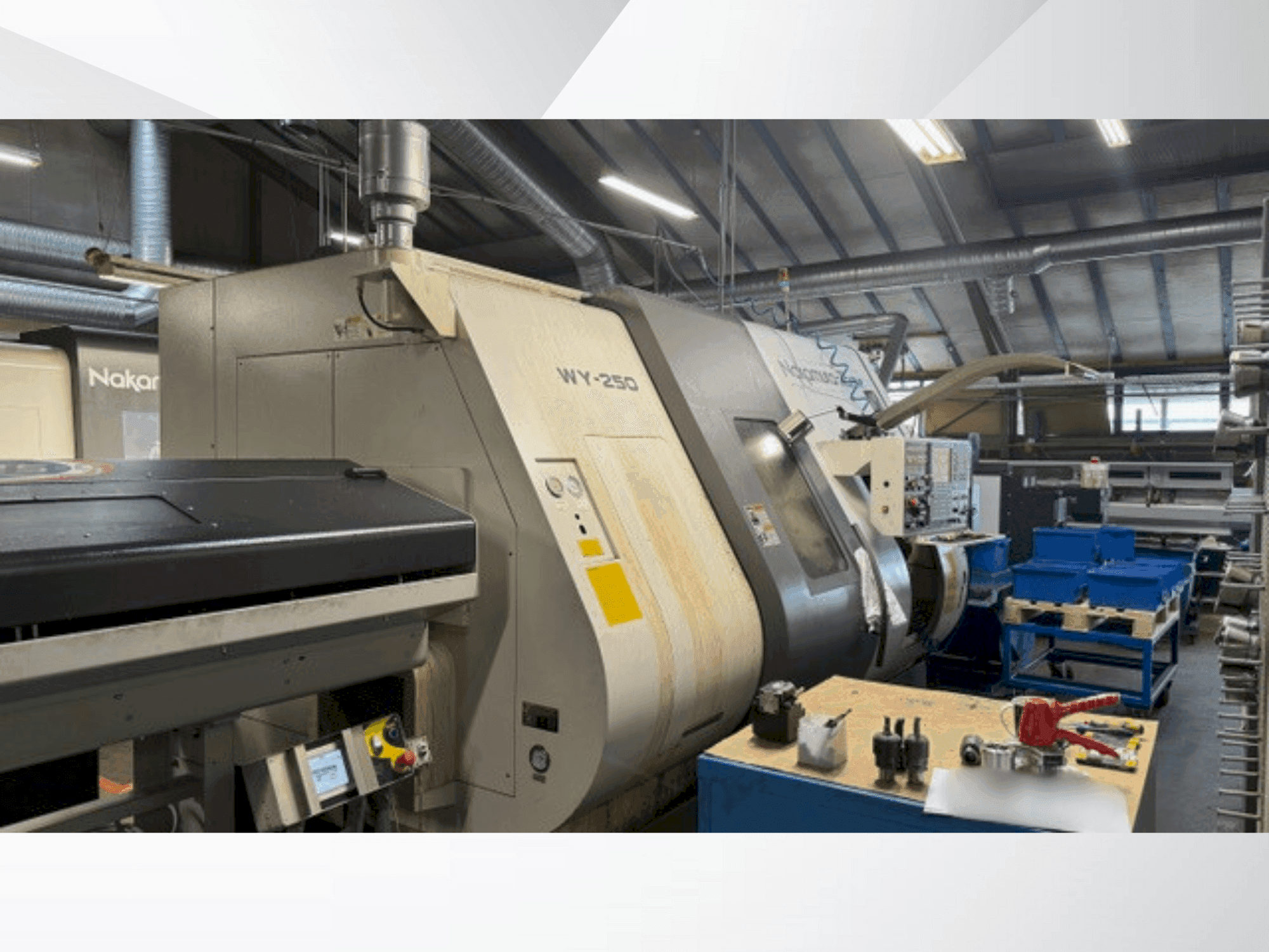 Frontansicht der NAKAMURA-TOME WY-250 Maschine