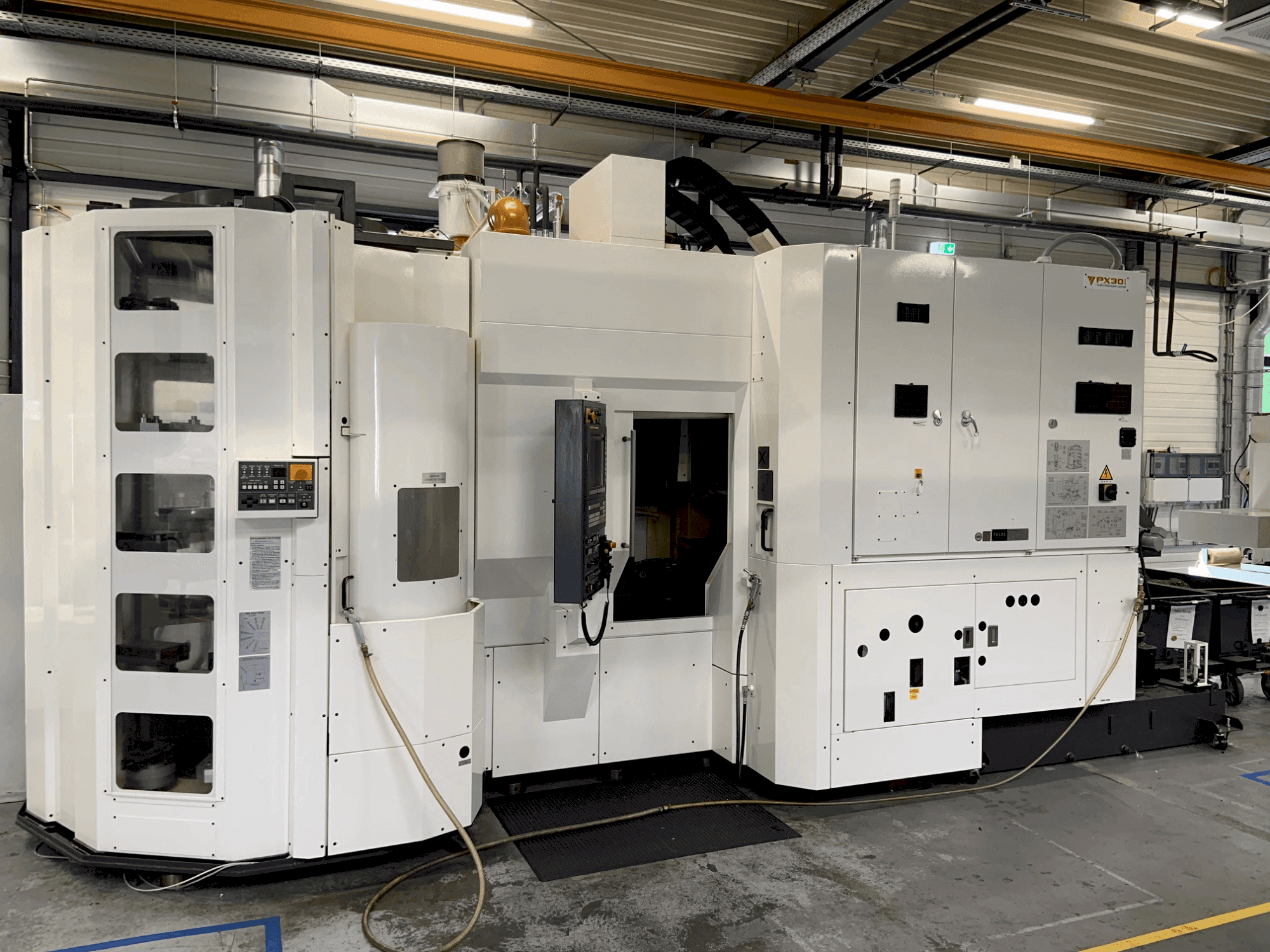 Frontansicht der YASDA Px30i  Maschine