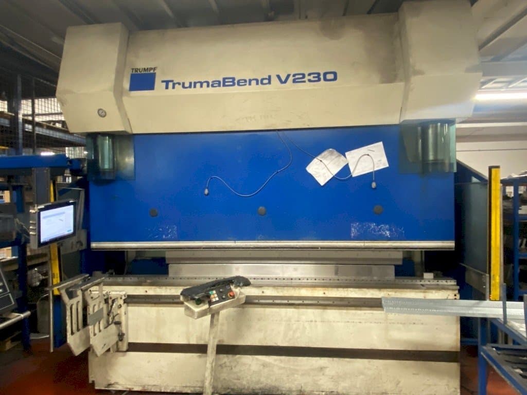 Frontansicht der Trumpf TrumaBend V230  Maschine