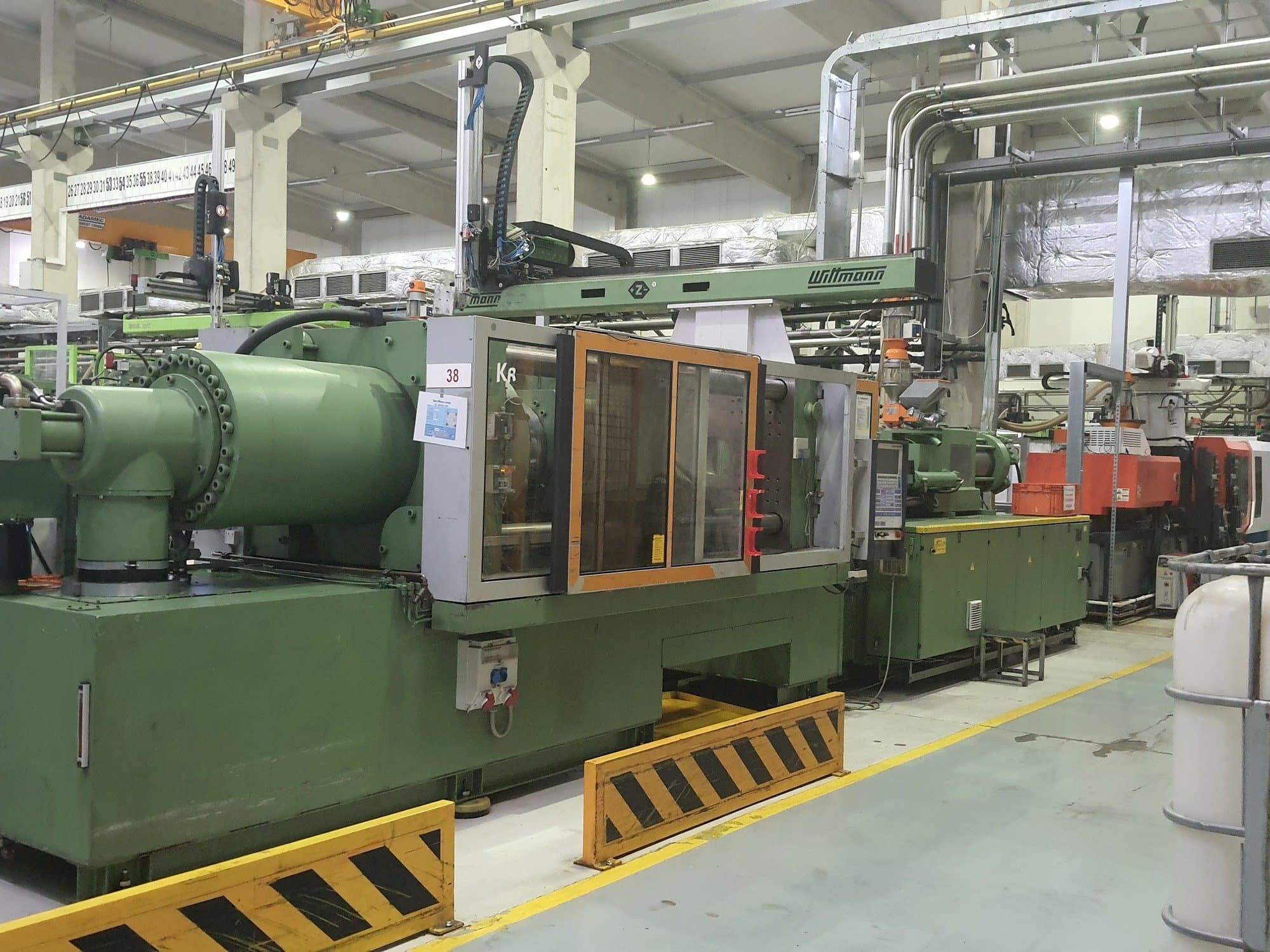 Frontansicht der Krauss Maffei 420-3000  Maschine