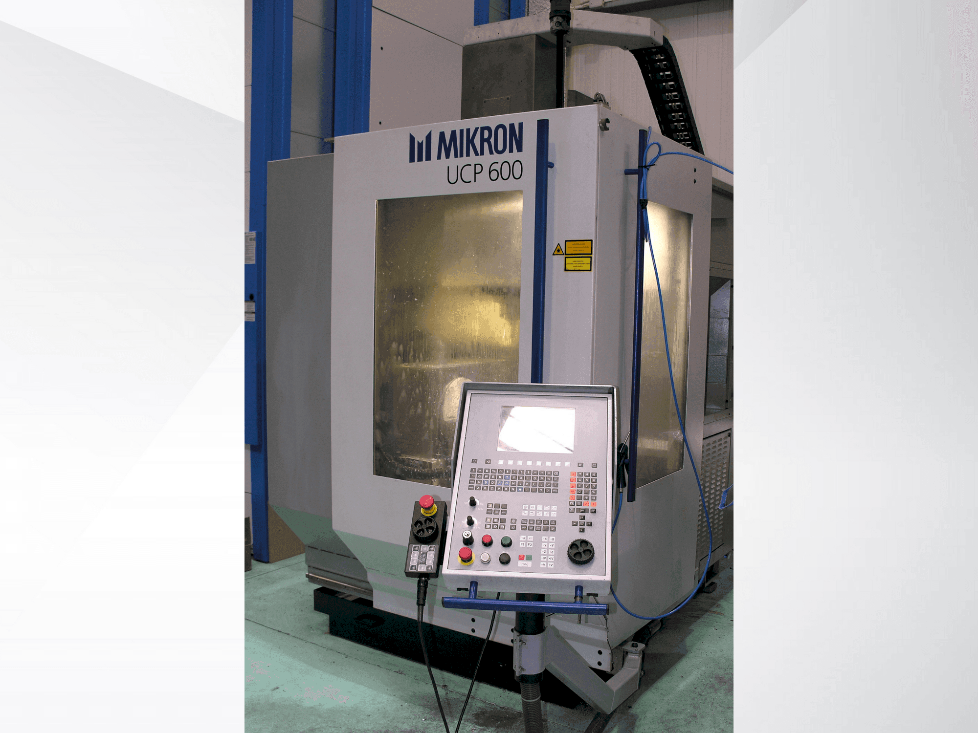 Frontansicht der MIKRON UCP 600  Maschine