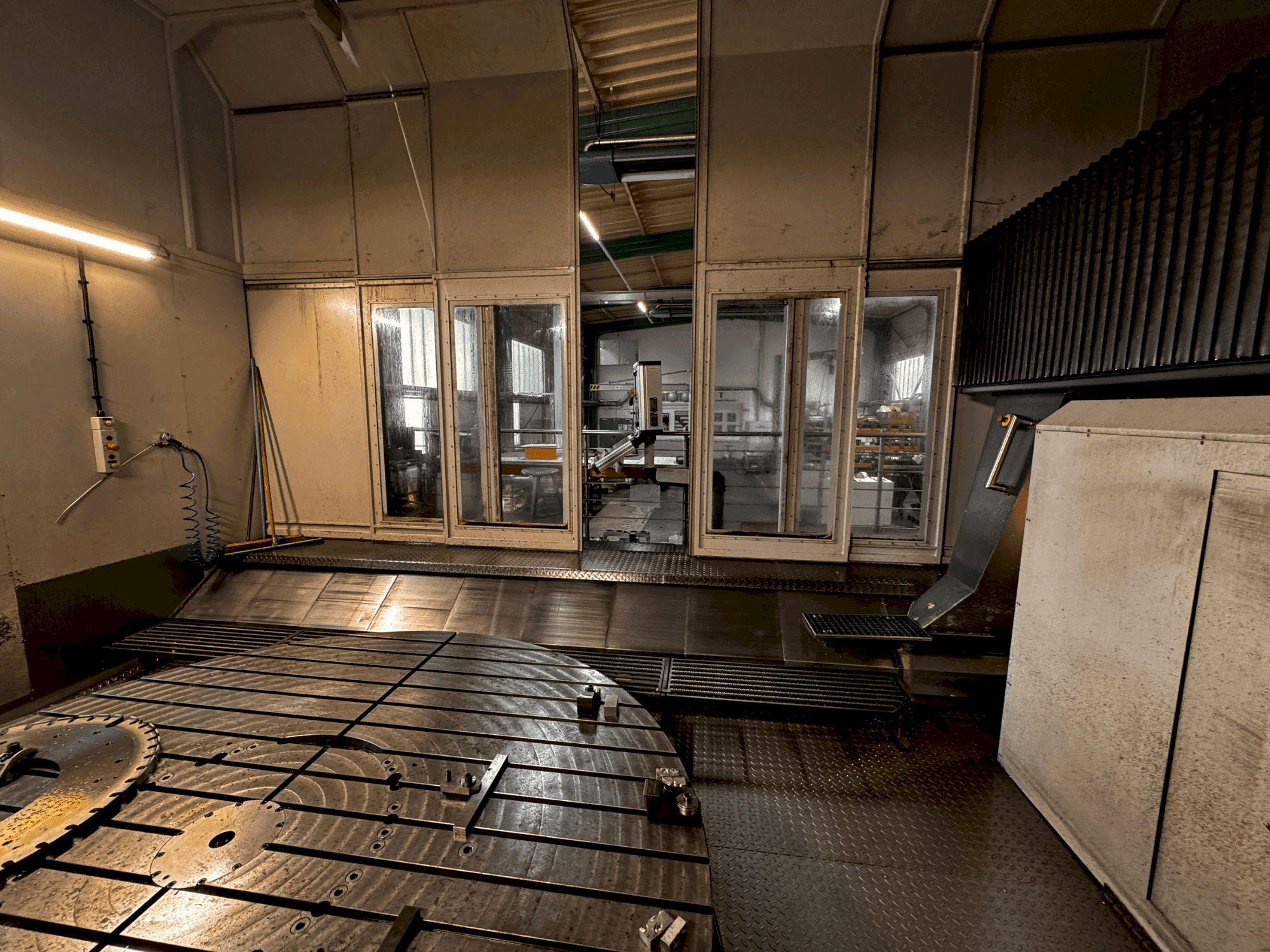 Frontansicht der AXA VPC 2800-U  Maschine