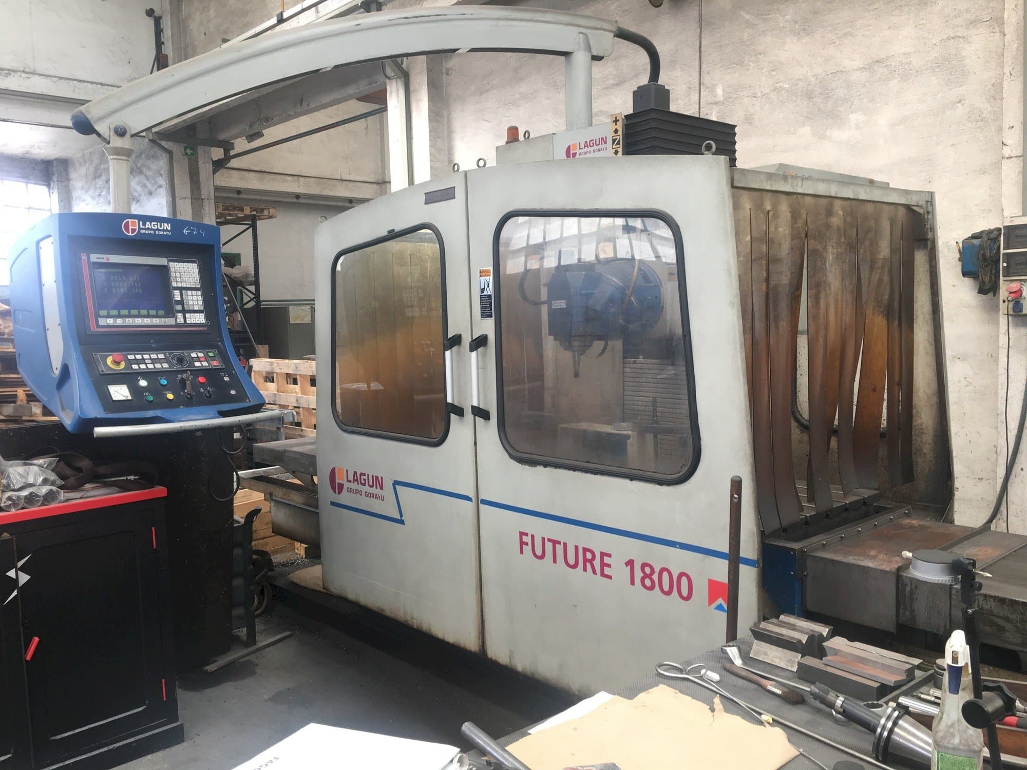 Frontansicht der LAGUN Future 1800  Maschine