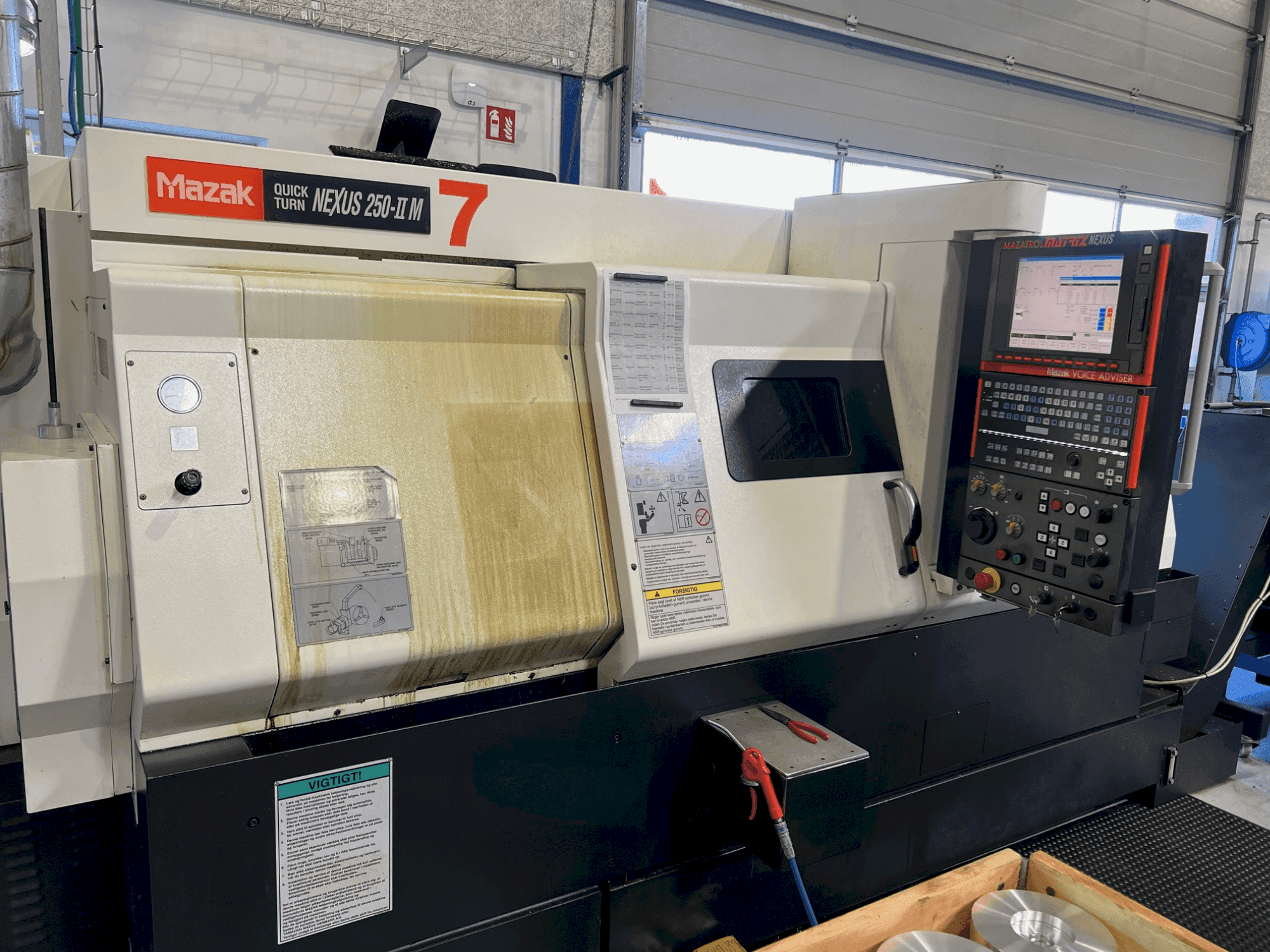 Frontansicht der Mazak QTN 250-II M  Maschine
