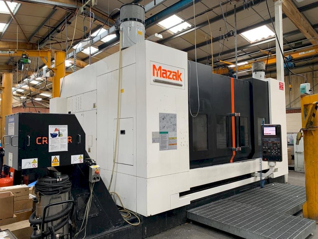Frontansicht der Mazak VTC-820/30  Maschine