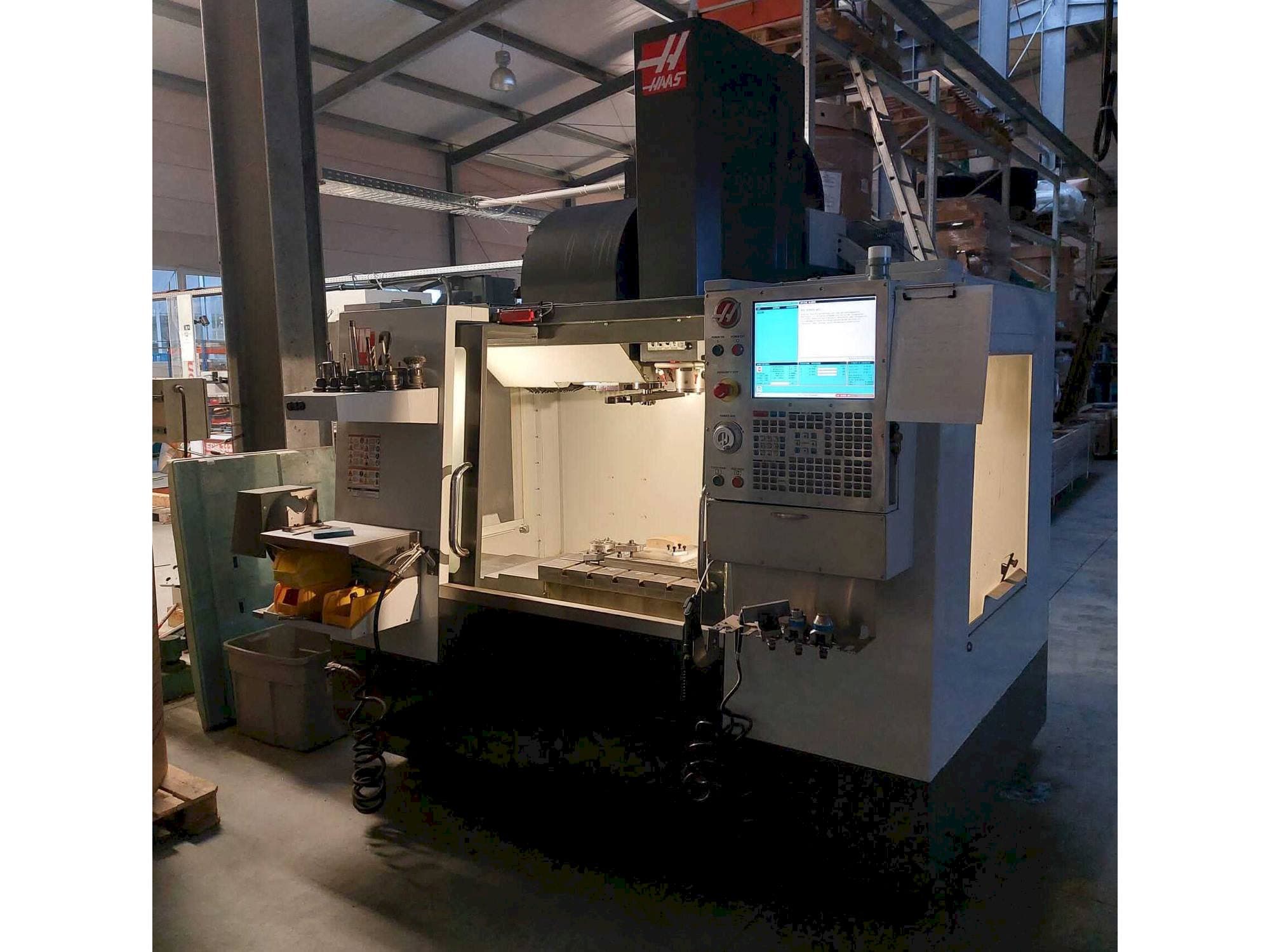 Frontansicht der HAAS VM-2  Maschine