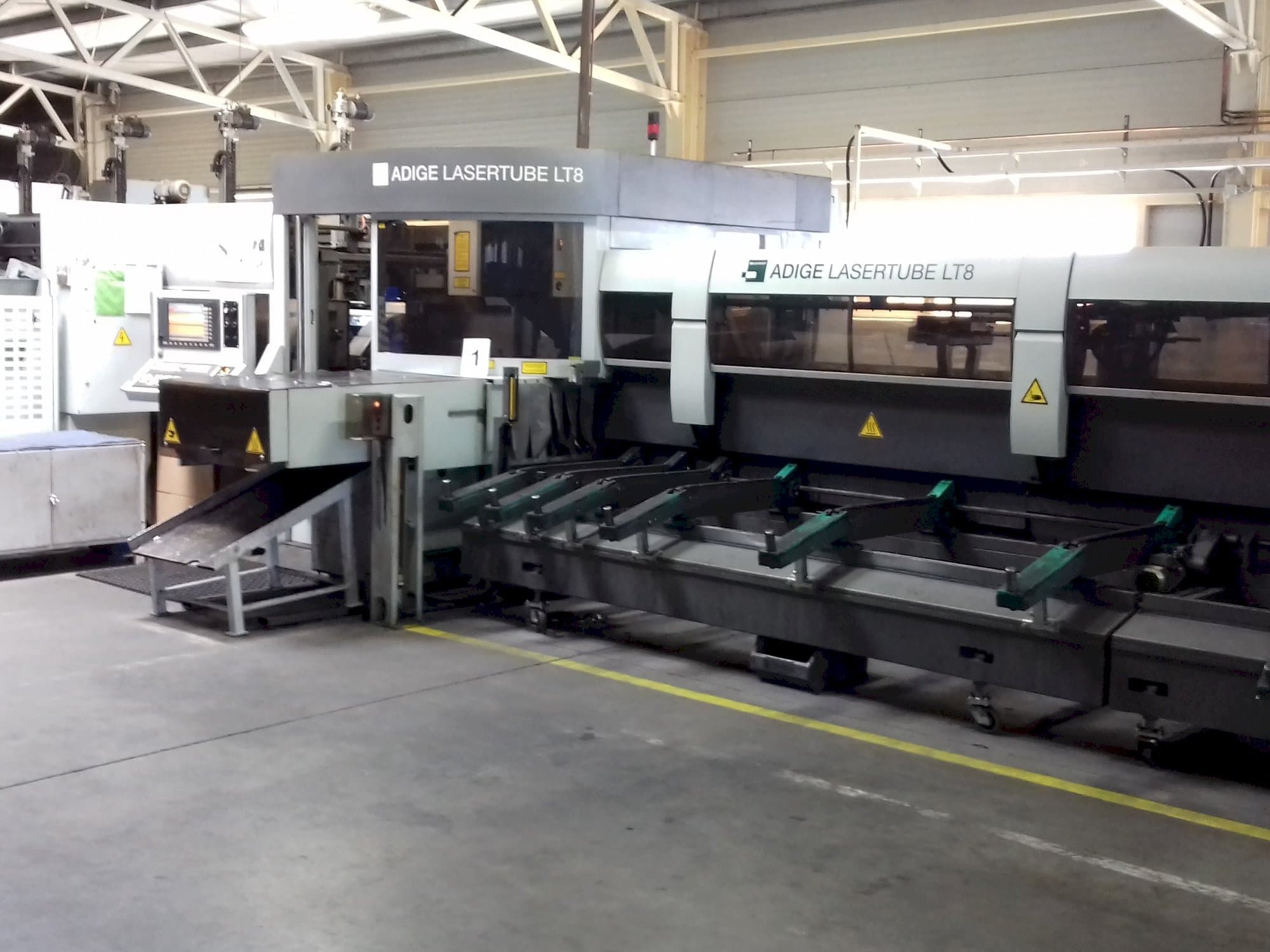 Frontansicht der ADIGE LT 8  Maschine