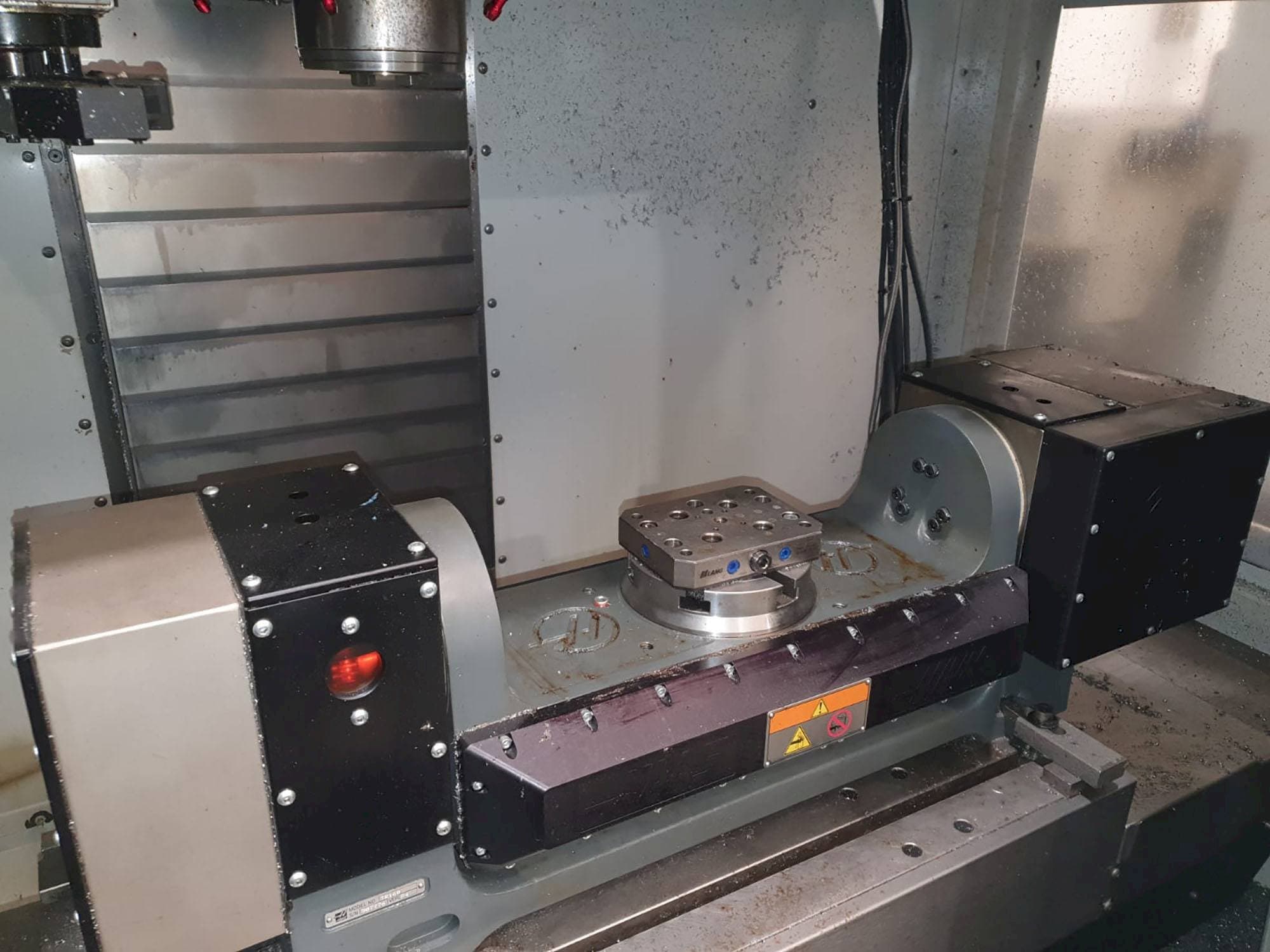 Frontansicht der HAAS TR160  Maschine