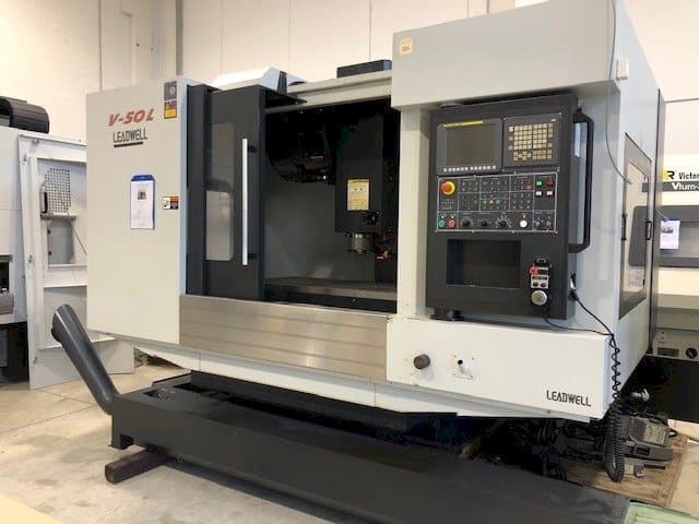 Frontansicht der Leadwell V50L  Maschine