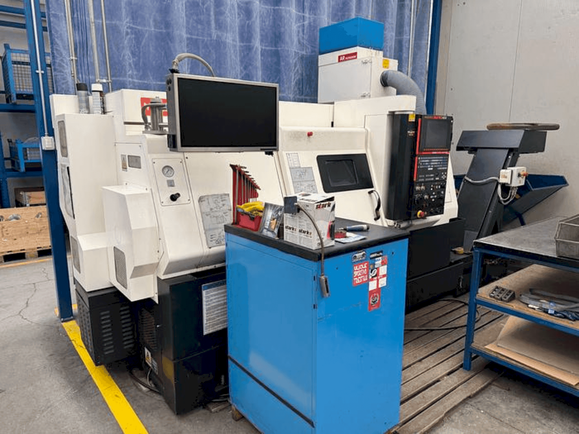 Frontansicht der Mazak QTN 250 M X 1000  Maschine