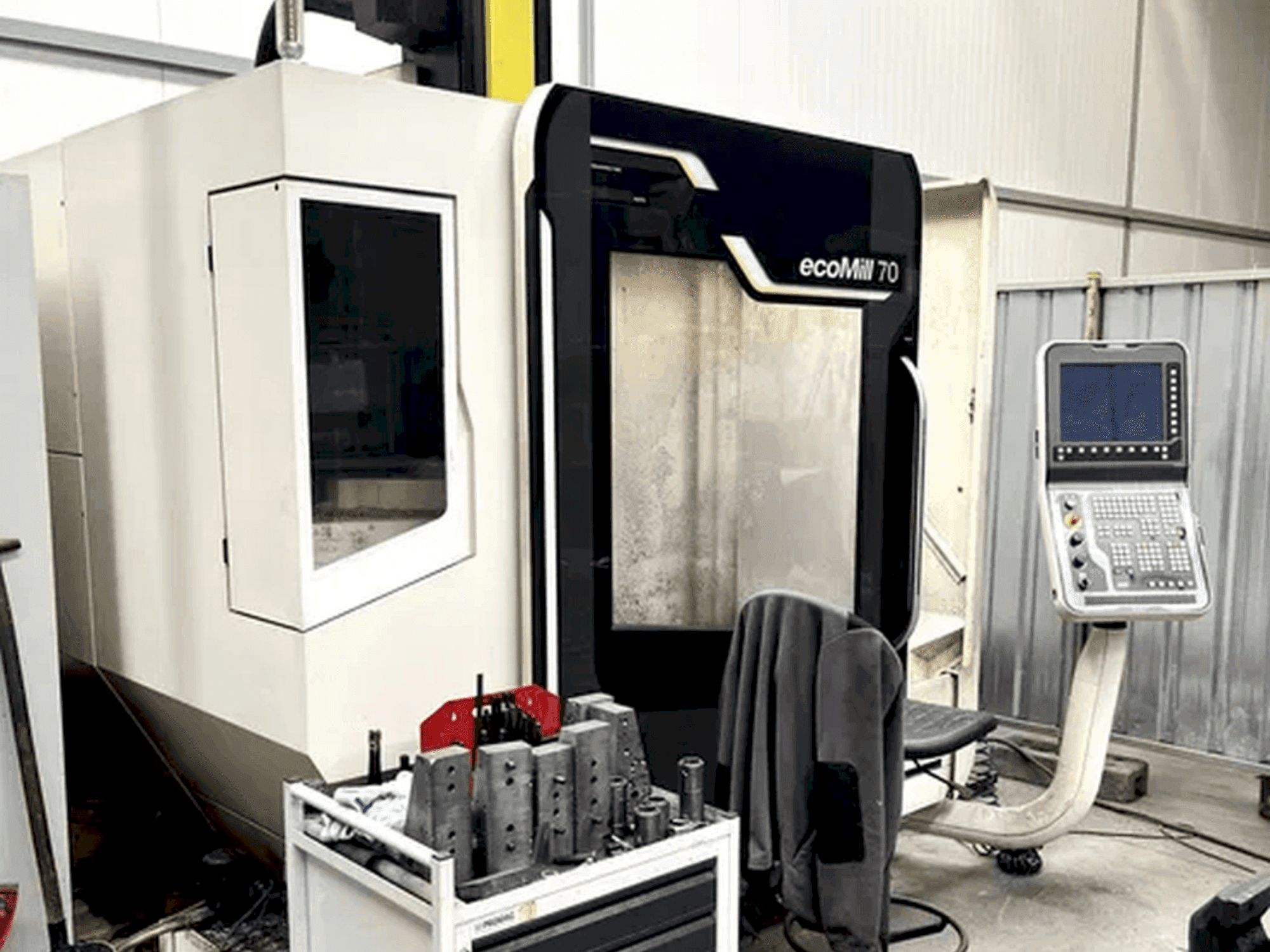 Frontansicht der DMG MORI ecoMill 70  Maschine