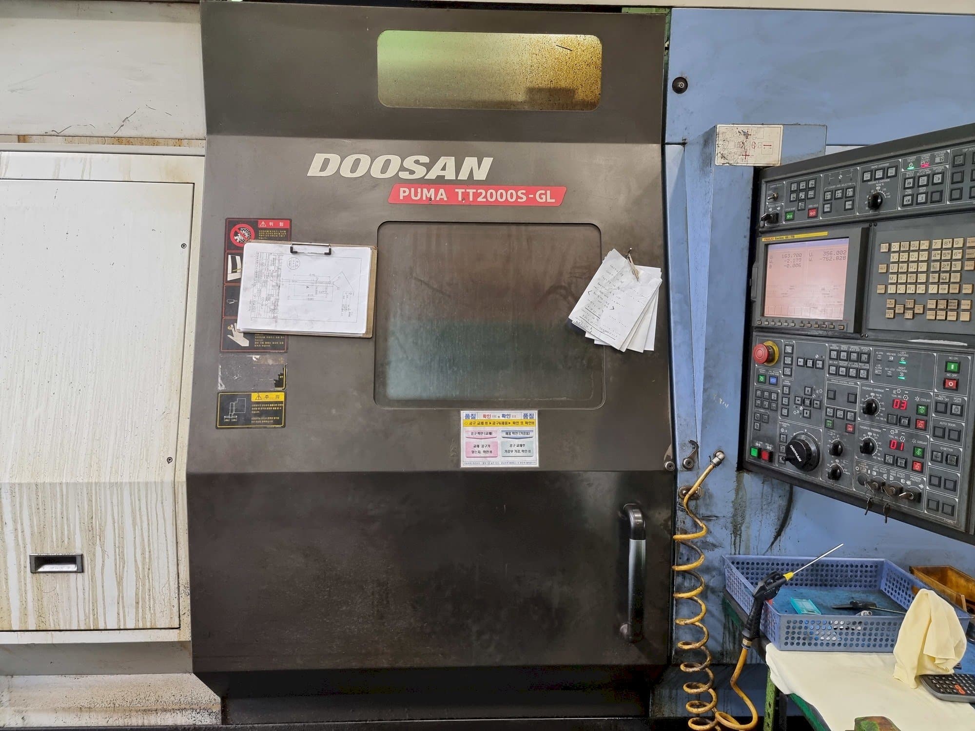 Frontansicht der Doosan PUMA TT2000S-GL  Maschine