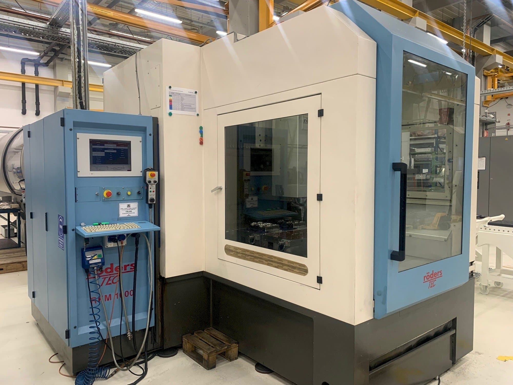 Frontansicht der Roders RFM 1000-2  Maschine