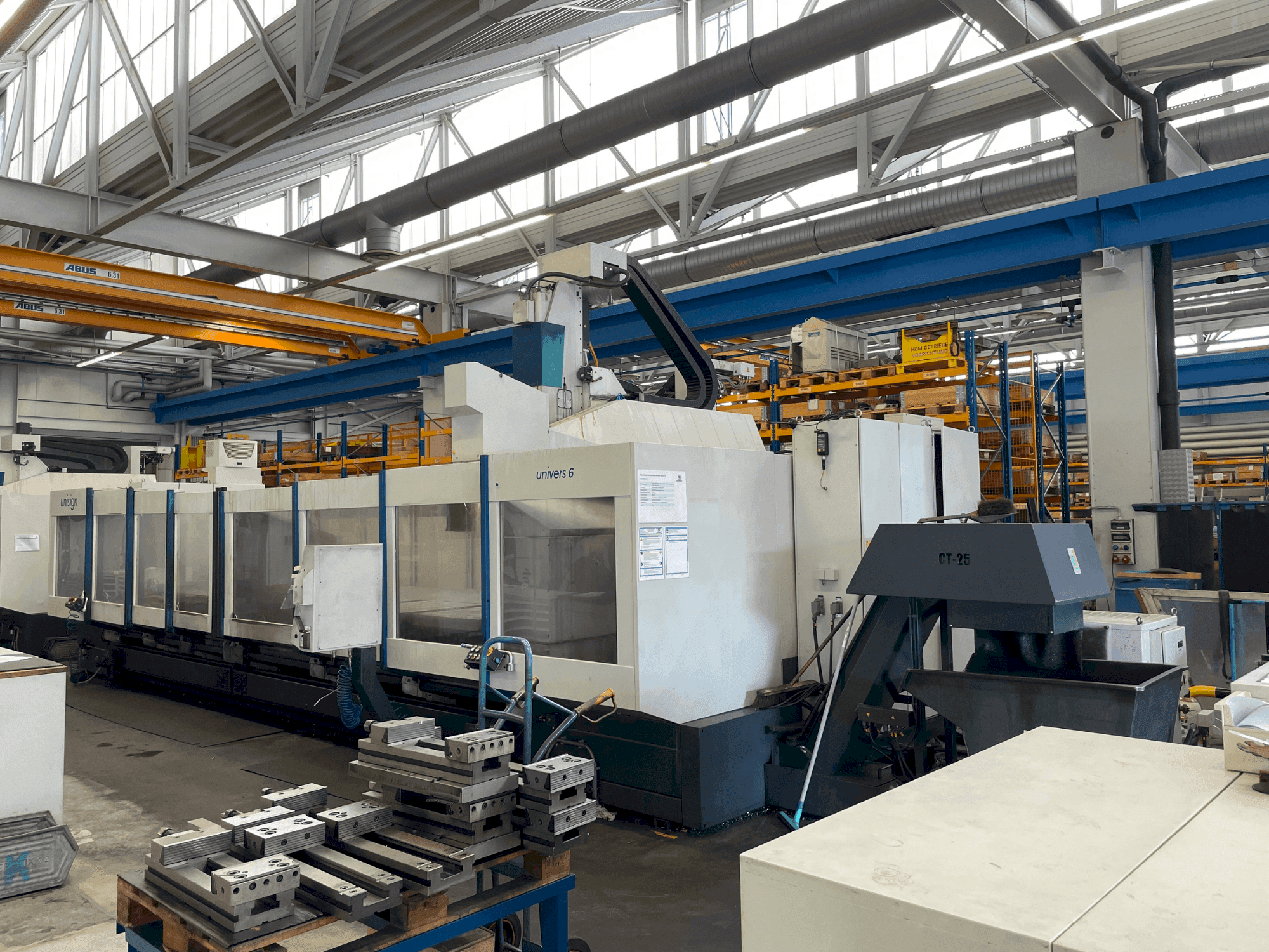 Frontansicht der Unisign UNIVERS 6  Maschine