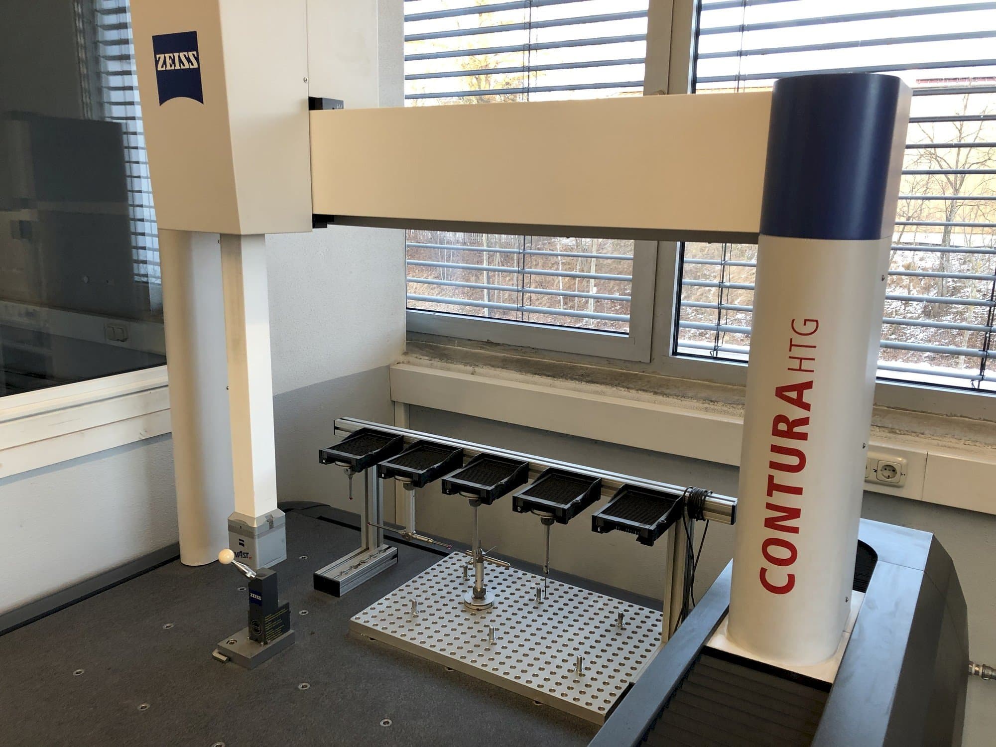 Frontansicht der CONTURA 10/16/6 Maschine