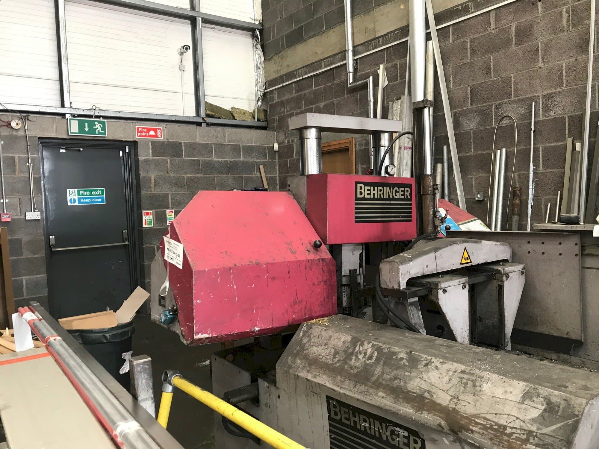 Frontansicht der Behringer HBP303A  Maschine