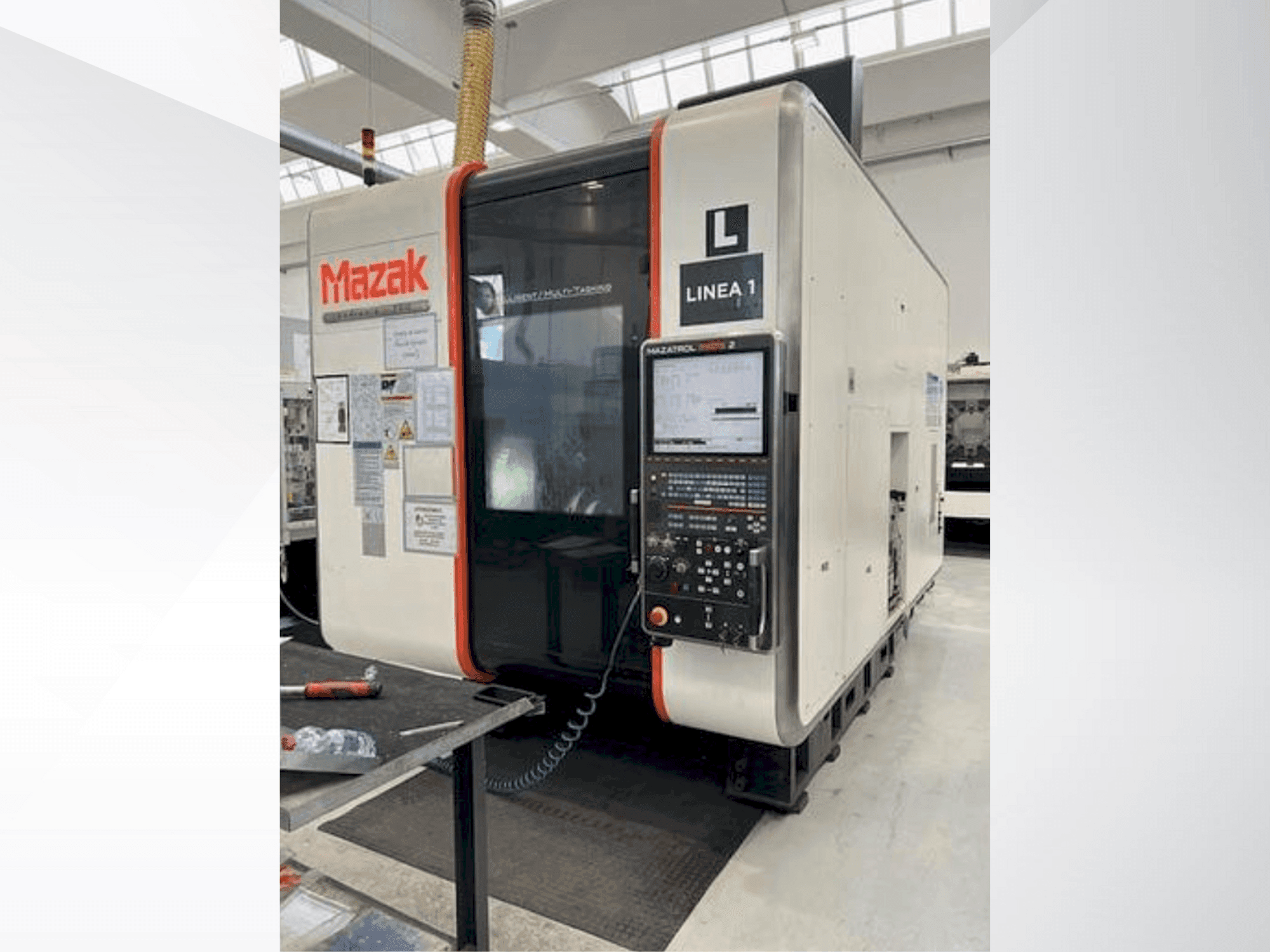 Frontansicht der Mazak VARIAXIS I 700  Maschine