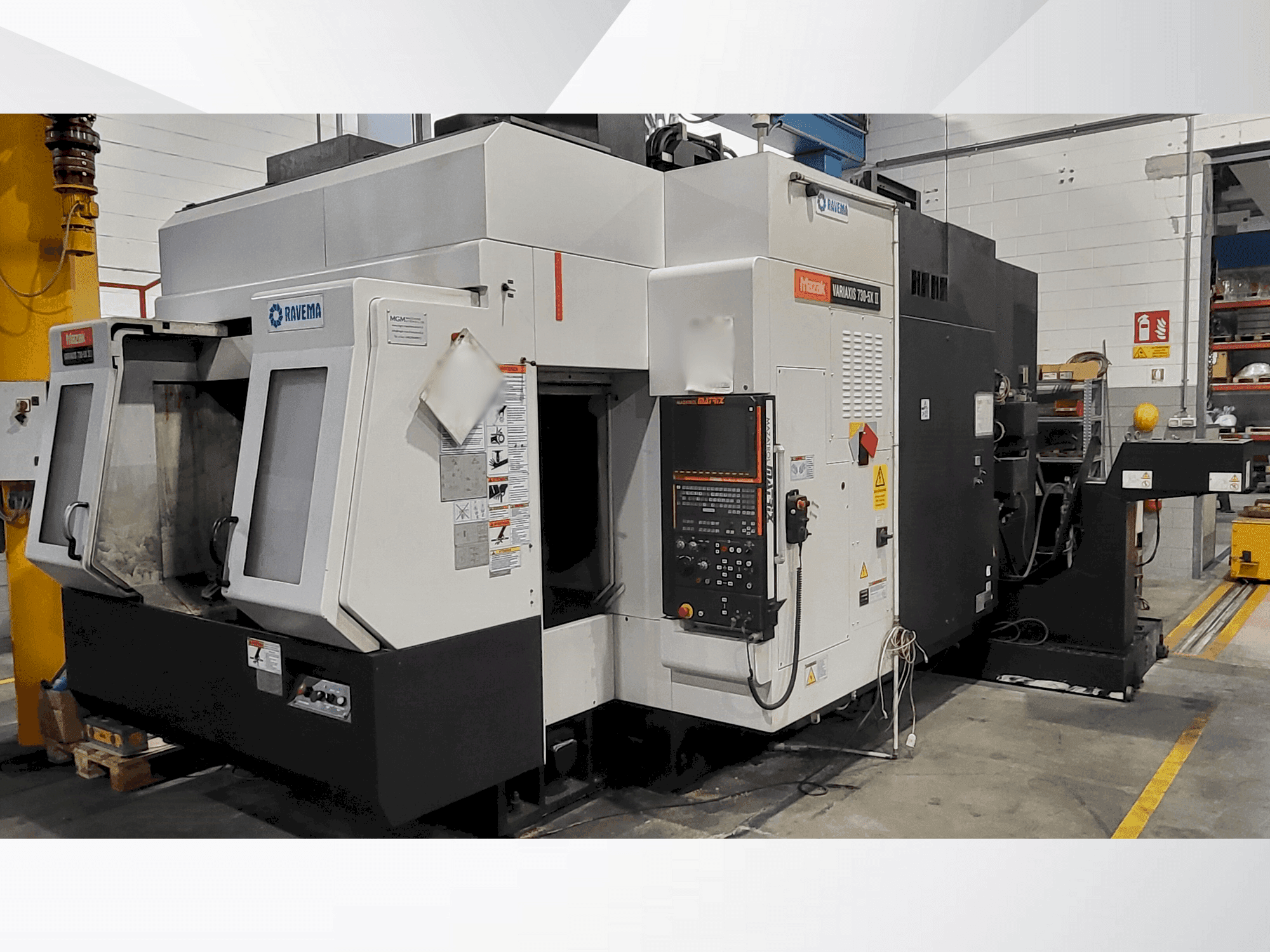 Frontansicht der Mazak VARIAXIS 730 II 5X  Maschine