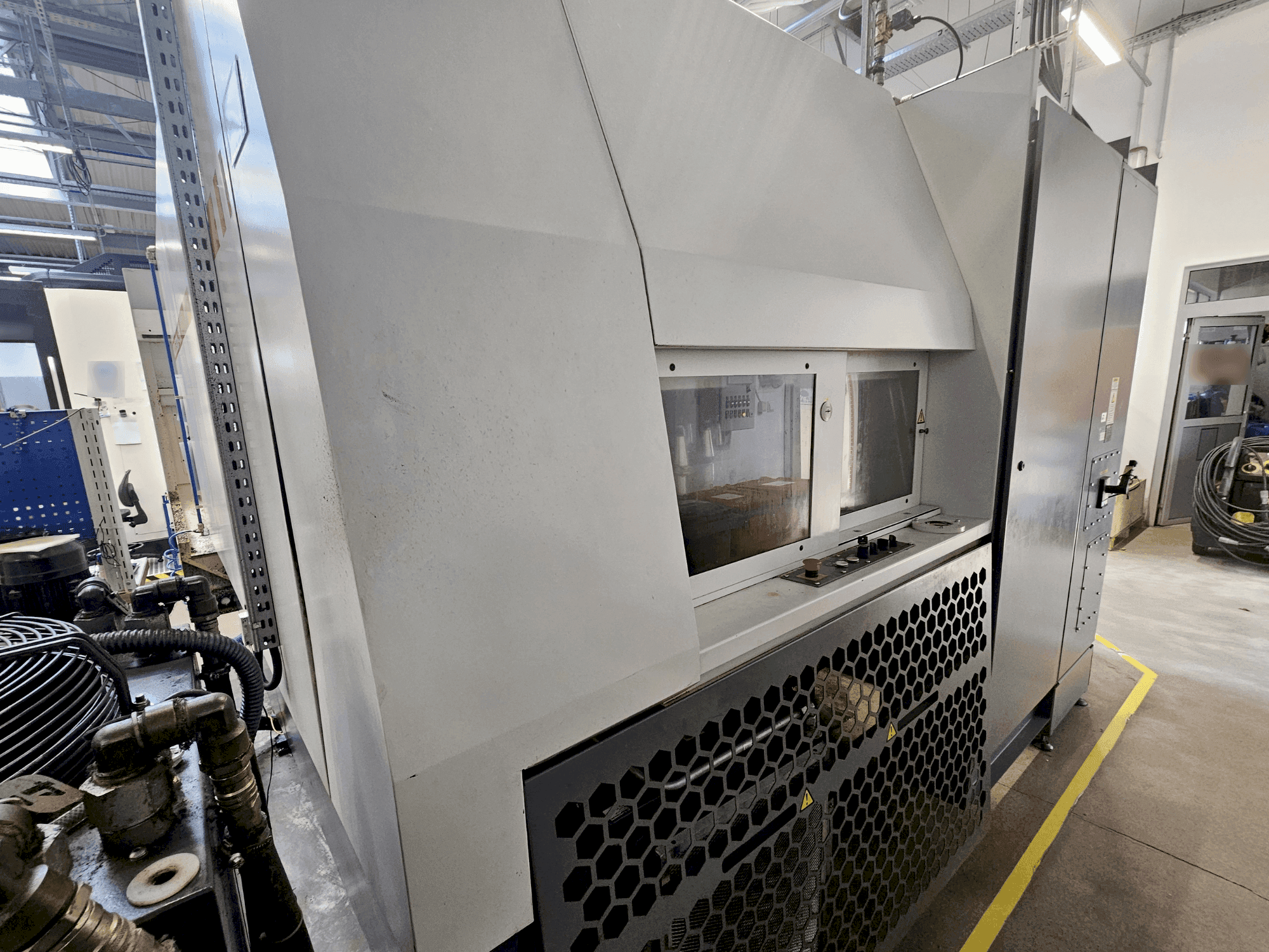 Seitenansicht der KOVOSVIT MAS MCU 630V-5X  Maschine