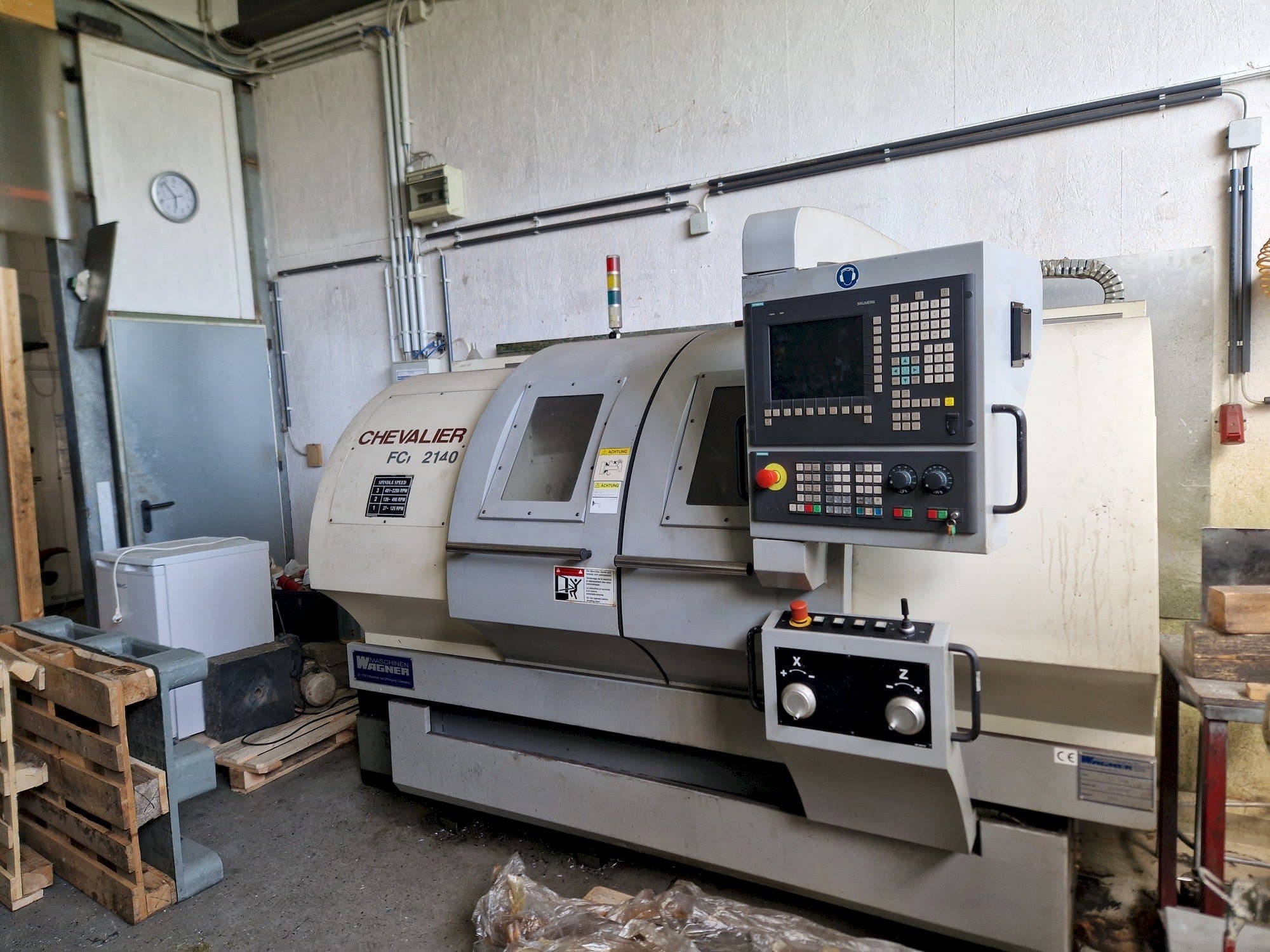 Frontansicht der Chevalier FCL 2140 S  Maschine