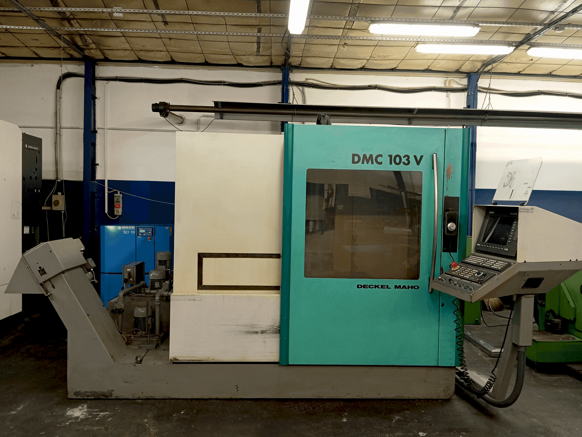 Frontansicht der DECKEL MAHO DMC 103 V  Maschine