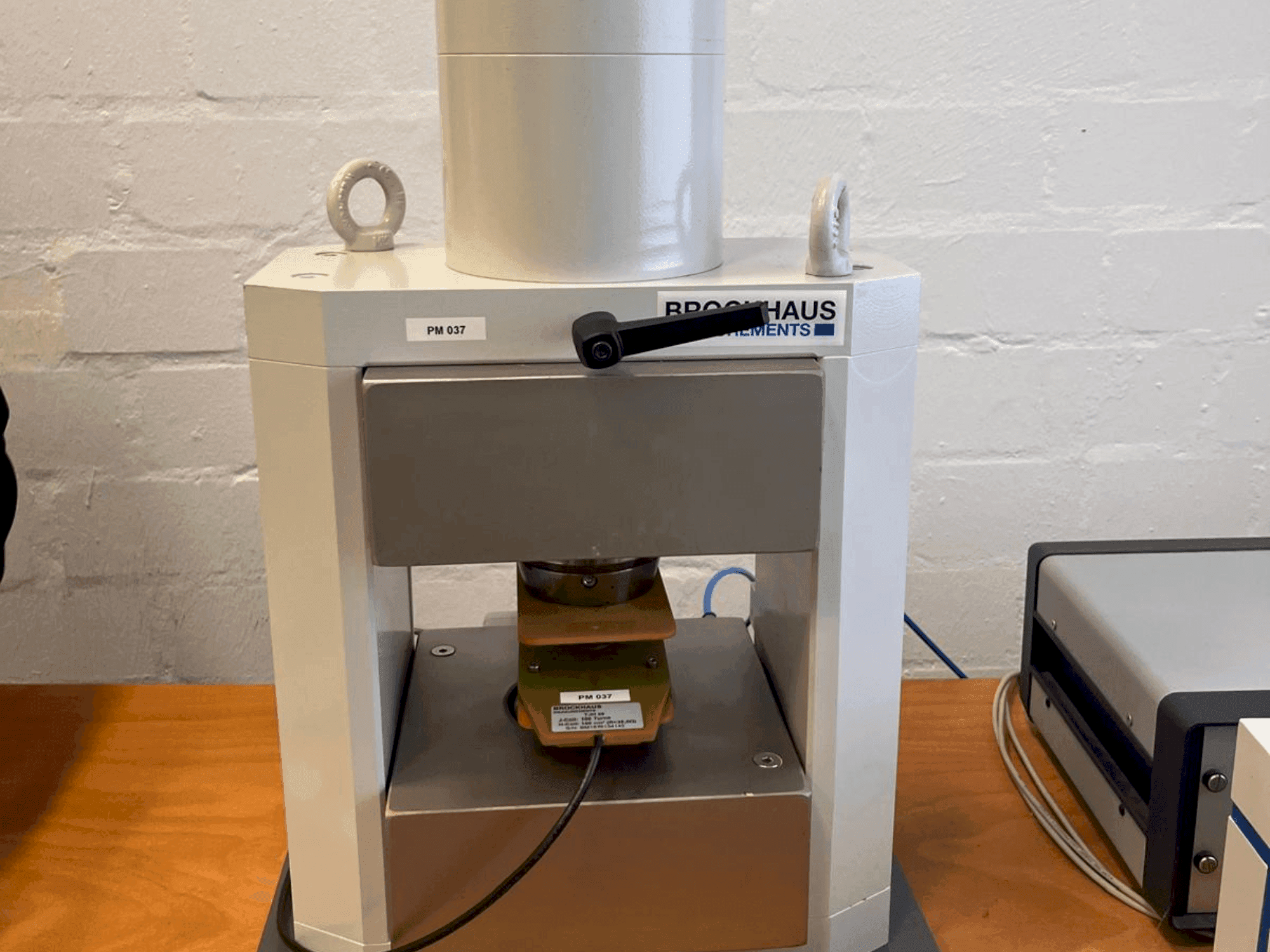 Frontansicht der BROCKHAUS HG200 D  Maschine