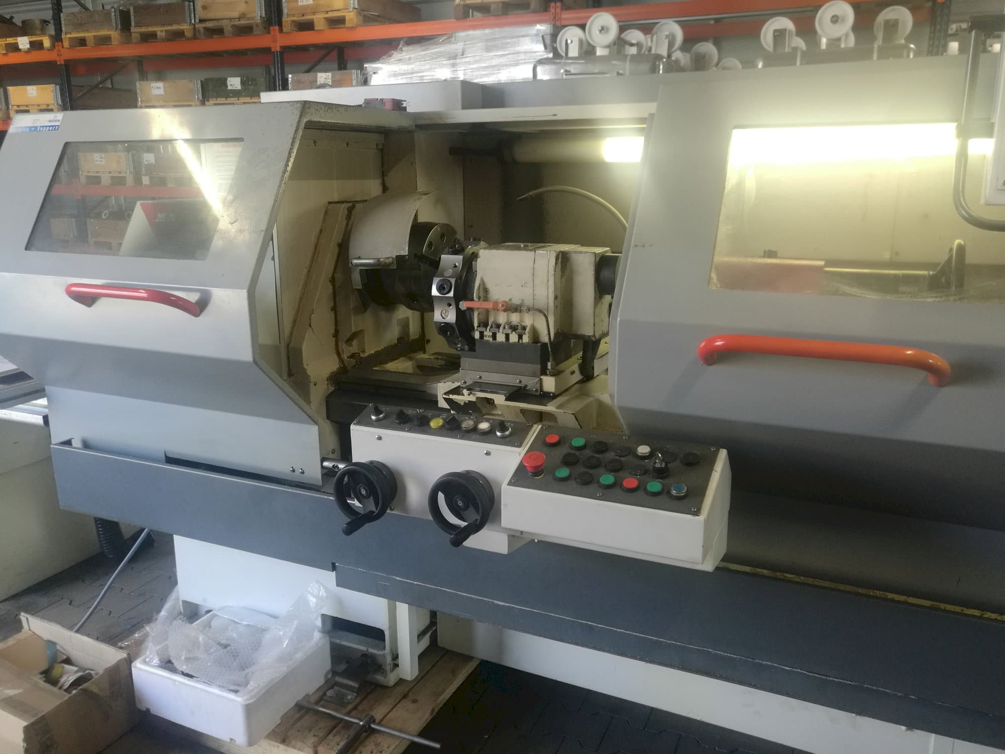 Frontansicht der KOVOSVIT MAS MT 54 CNC Maschine