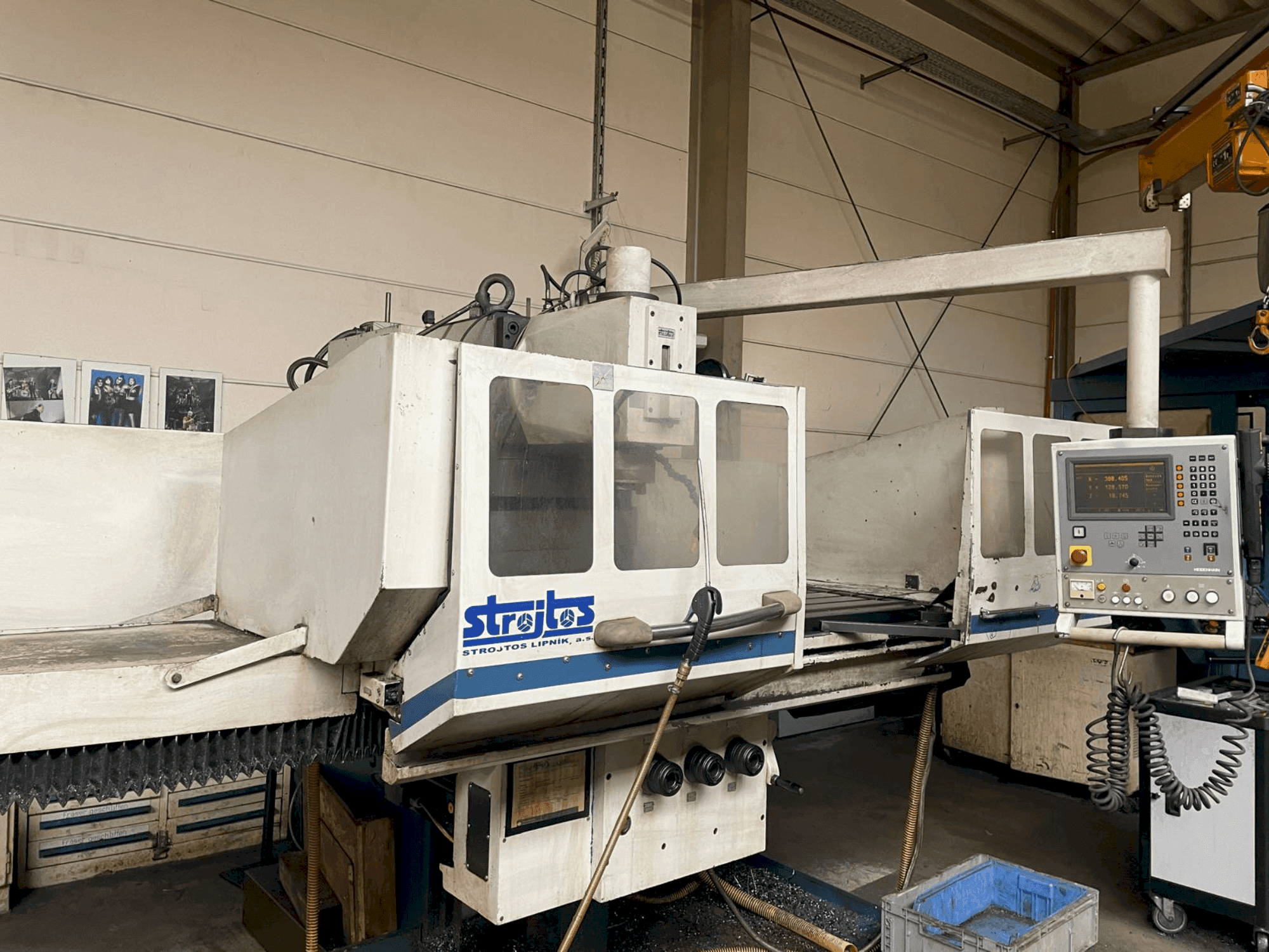 Frontansicht der Strojtos  FGS 63 NCP  Maschine