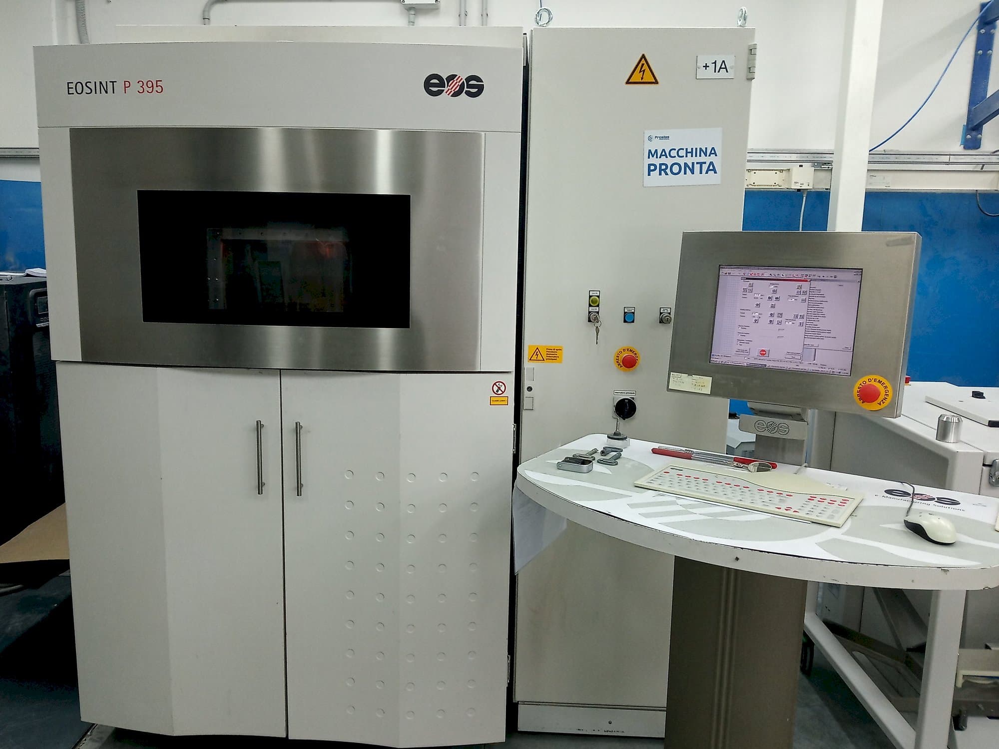 Frontansicht der EOS Eosint P395  Maschine