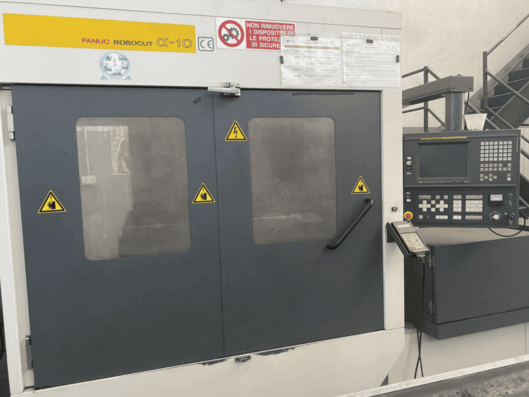 Frontansicht der FANUC Robocut alpha-1C  Maschine