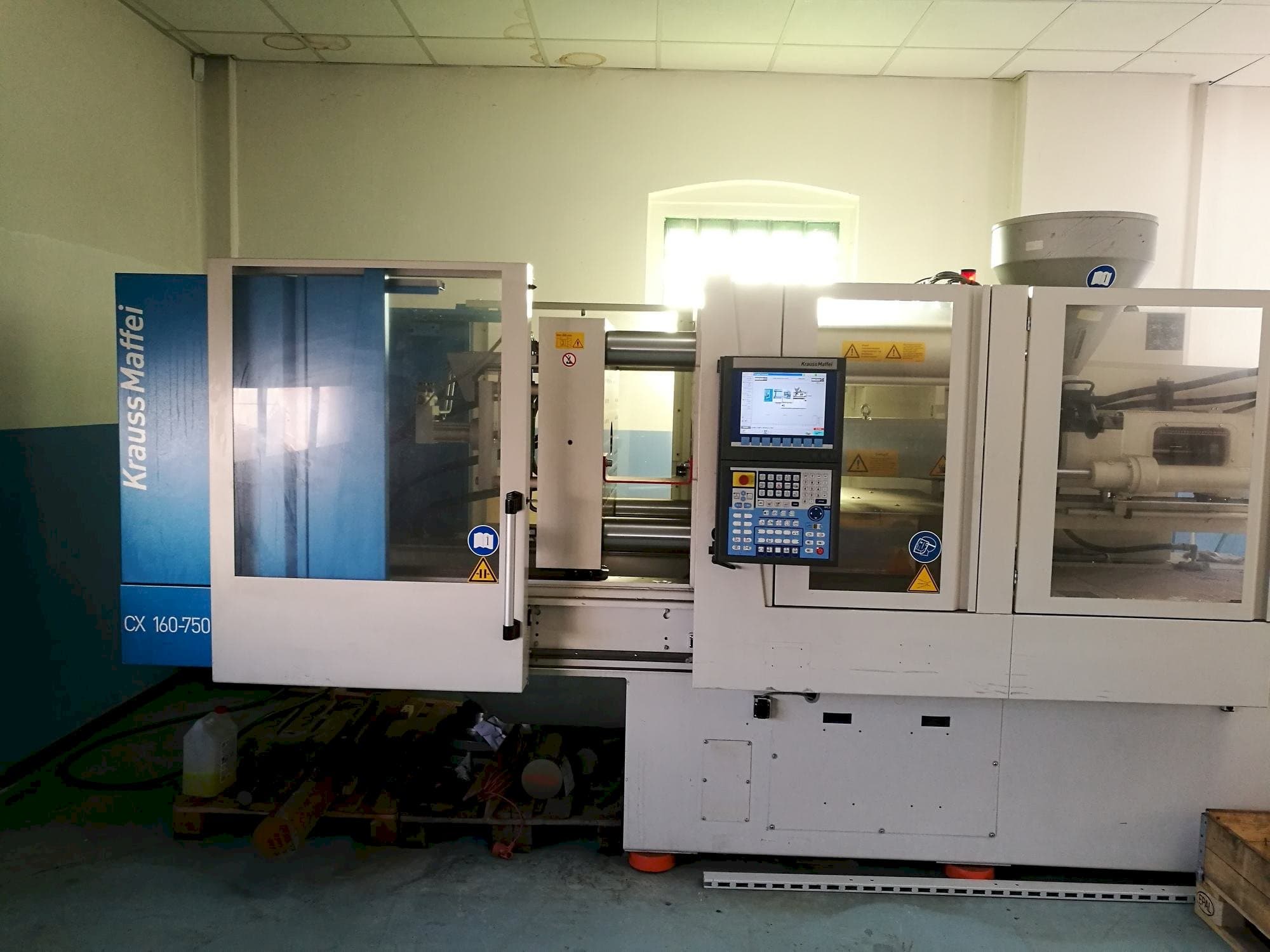 Frontansicht der Krauss Maffei KM 160-750 CX  Maschine