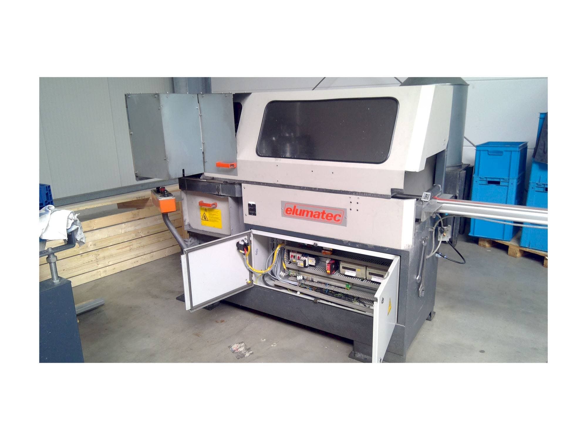 Frontansicht der Elumatec SA 142/38  Maschine