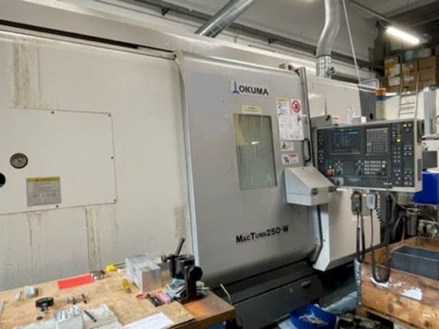 Frontansicht der Okuma MACTURN 250W Maschine