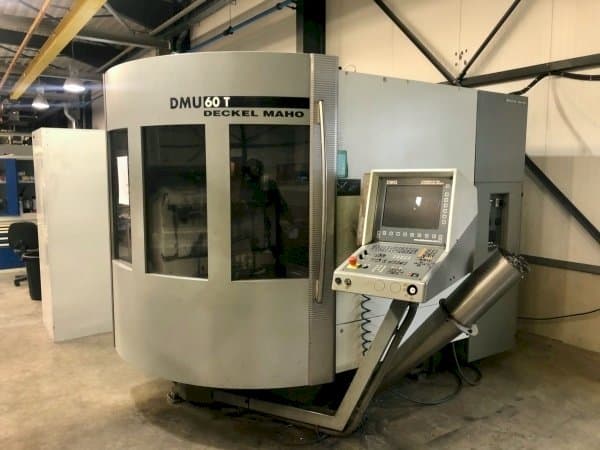 Frontansicht der DECKEL MAHO DMU 60T Maschine