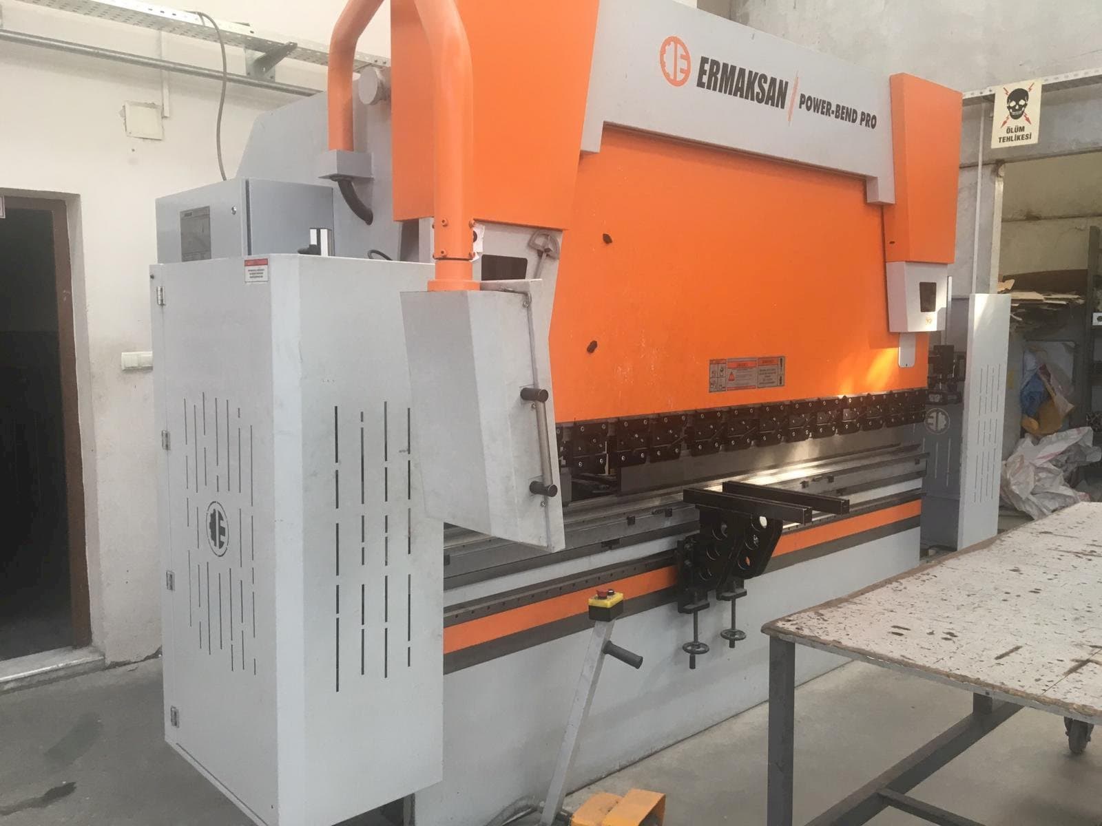 Frontansicht der ERMAKSAN Power-Bend Pro 3100x135  Maschine