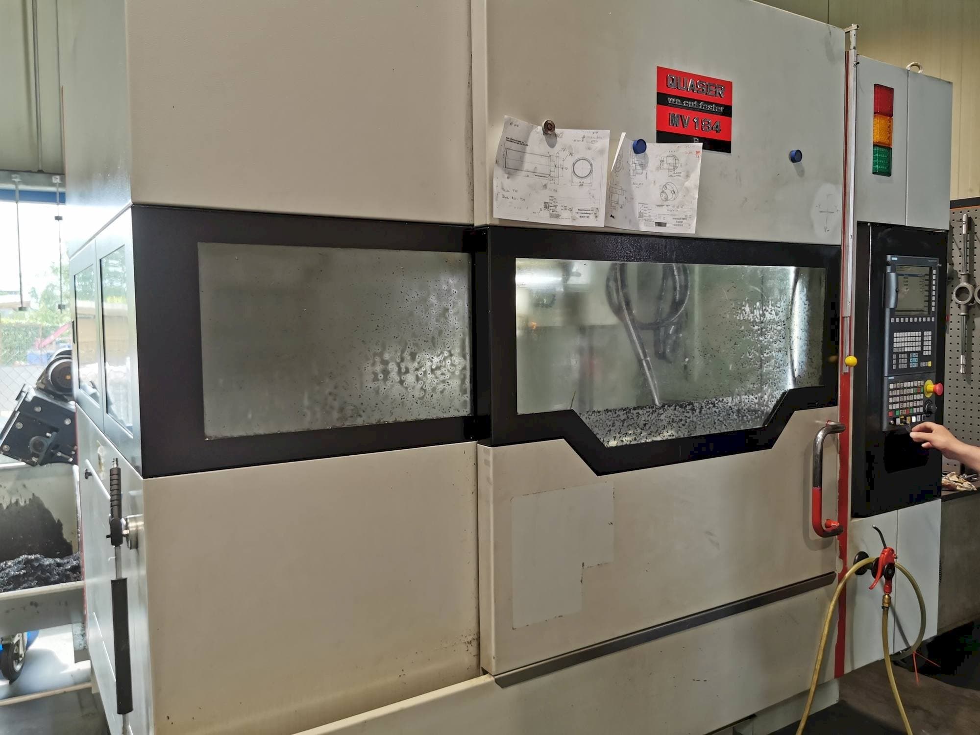 Frontansicht der Quaser MV154APC/P12  Maschine