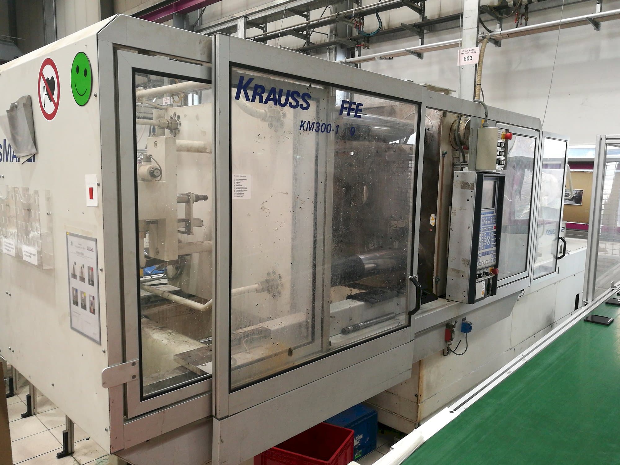 Linke Ansicht der Krauss Maffei KM 300-1400 C2 Maschine