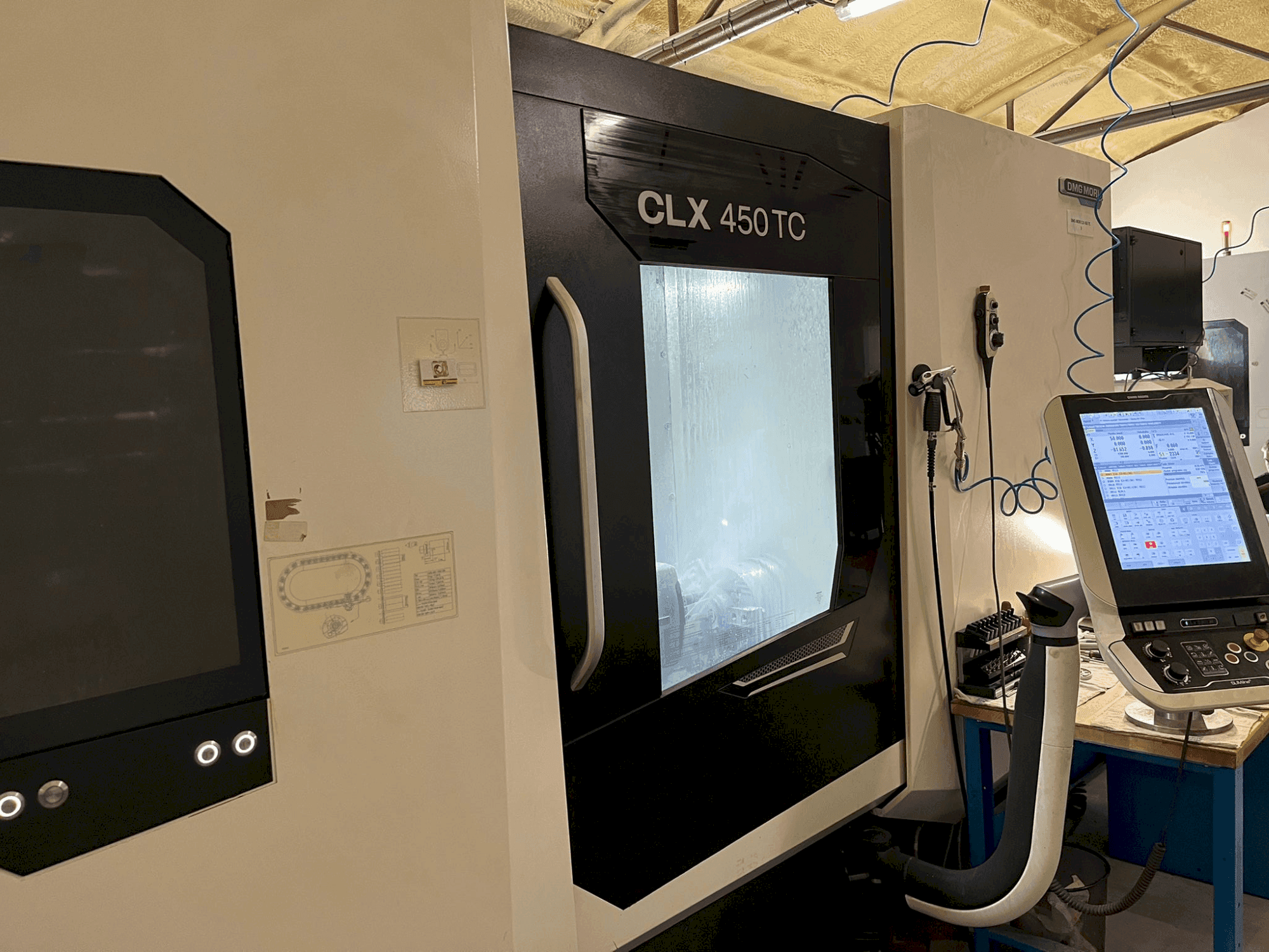 Frontansicht der DMG MORI CLX 450 TC  Maschine