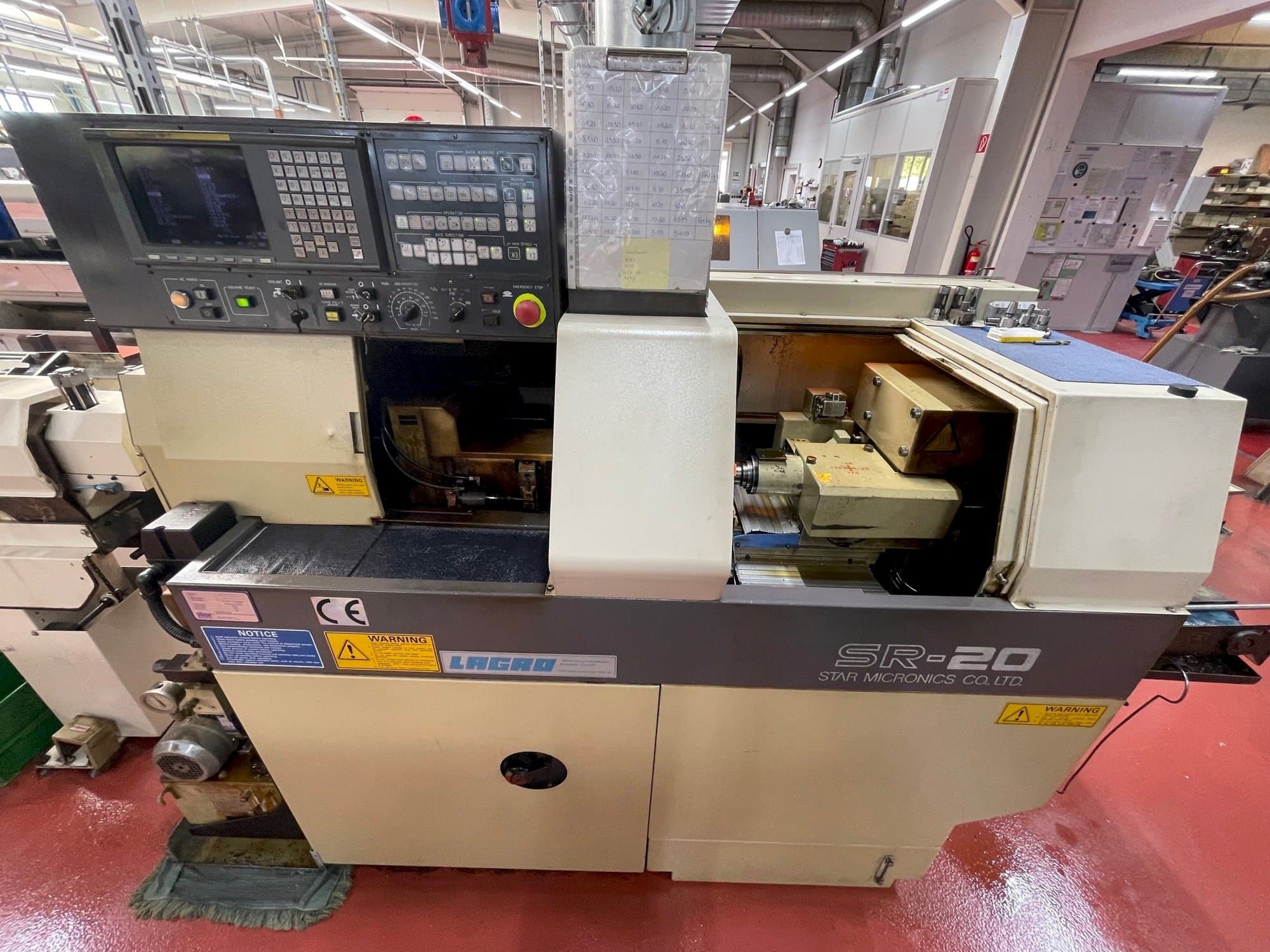 Frontansicht der Star SR-20  Maschine