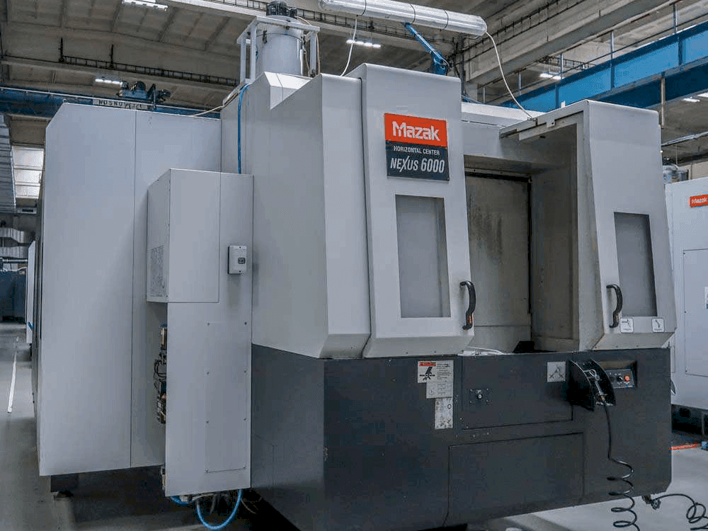 Frontansicht der Mazak NEXUS HCN 6000  Maschine