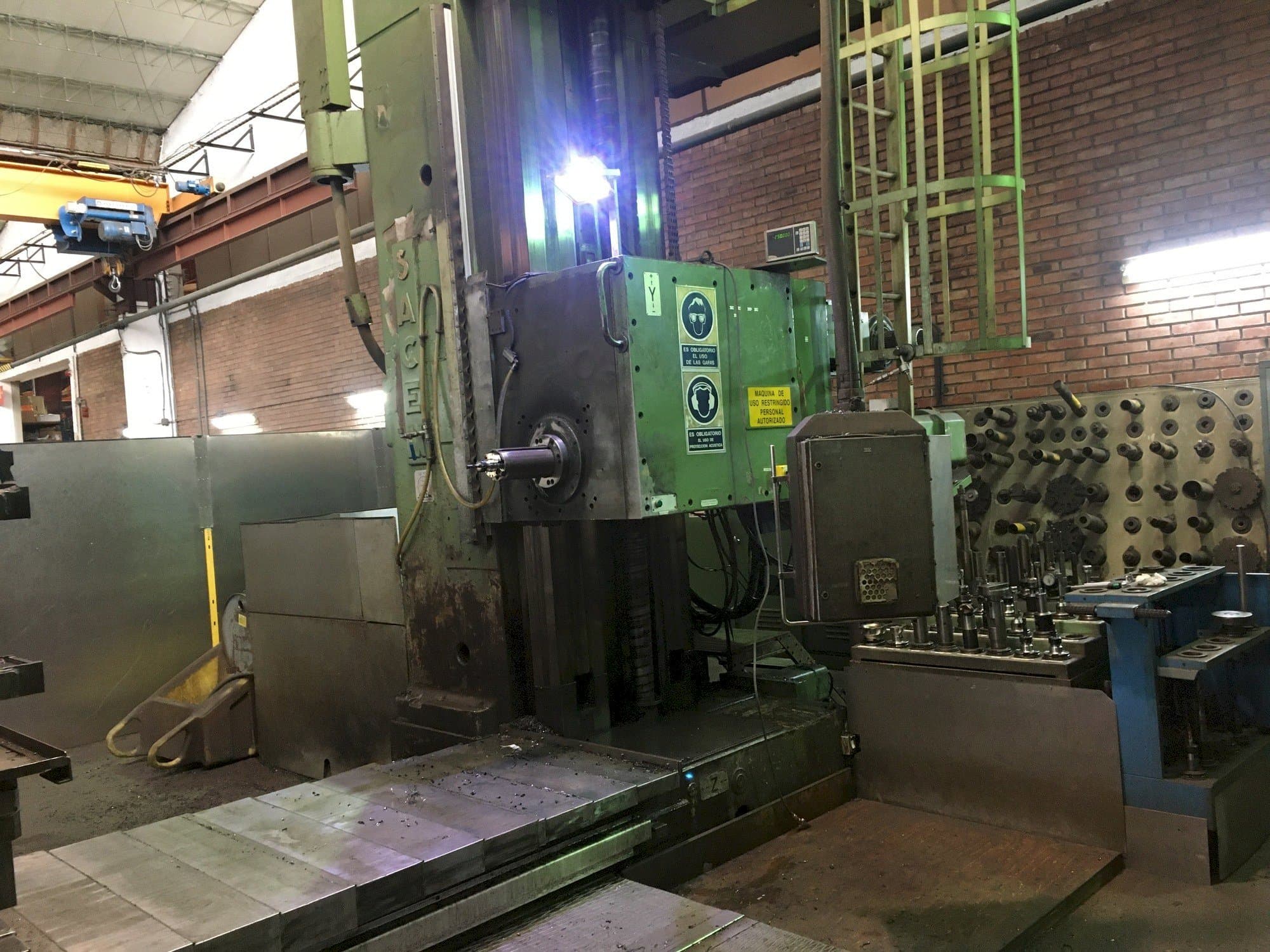 Frontansicht der Sacem									 M.S.T 130 C/N  Maschine