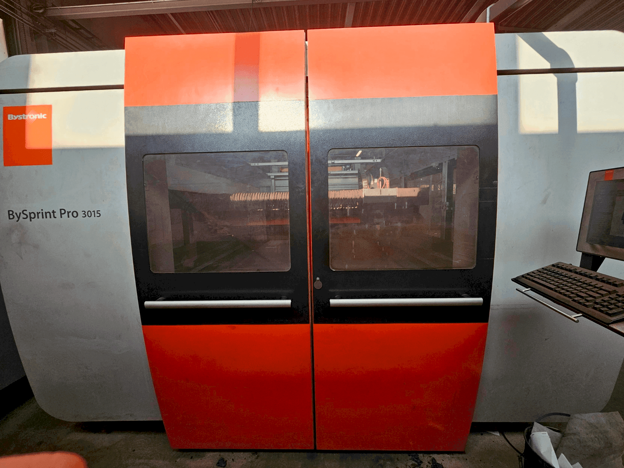 Frontansicht der Bystronic Bysprint Pro 3015  Maschine