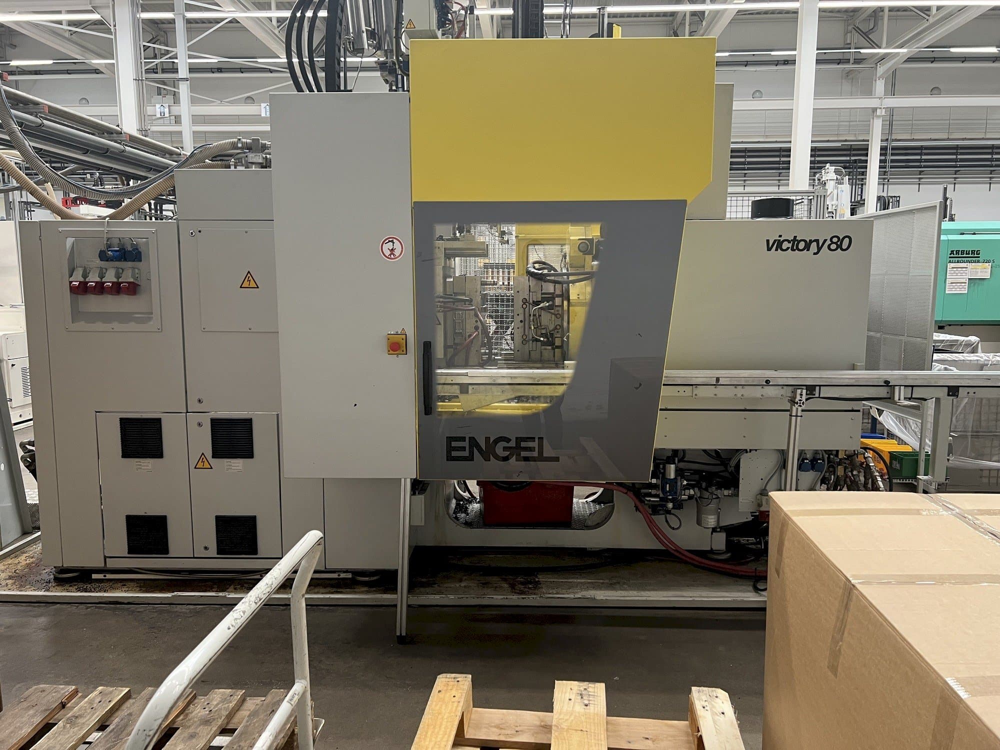 Frontansicht der Engel VC 330H/80V/80CO  Maschine