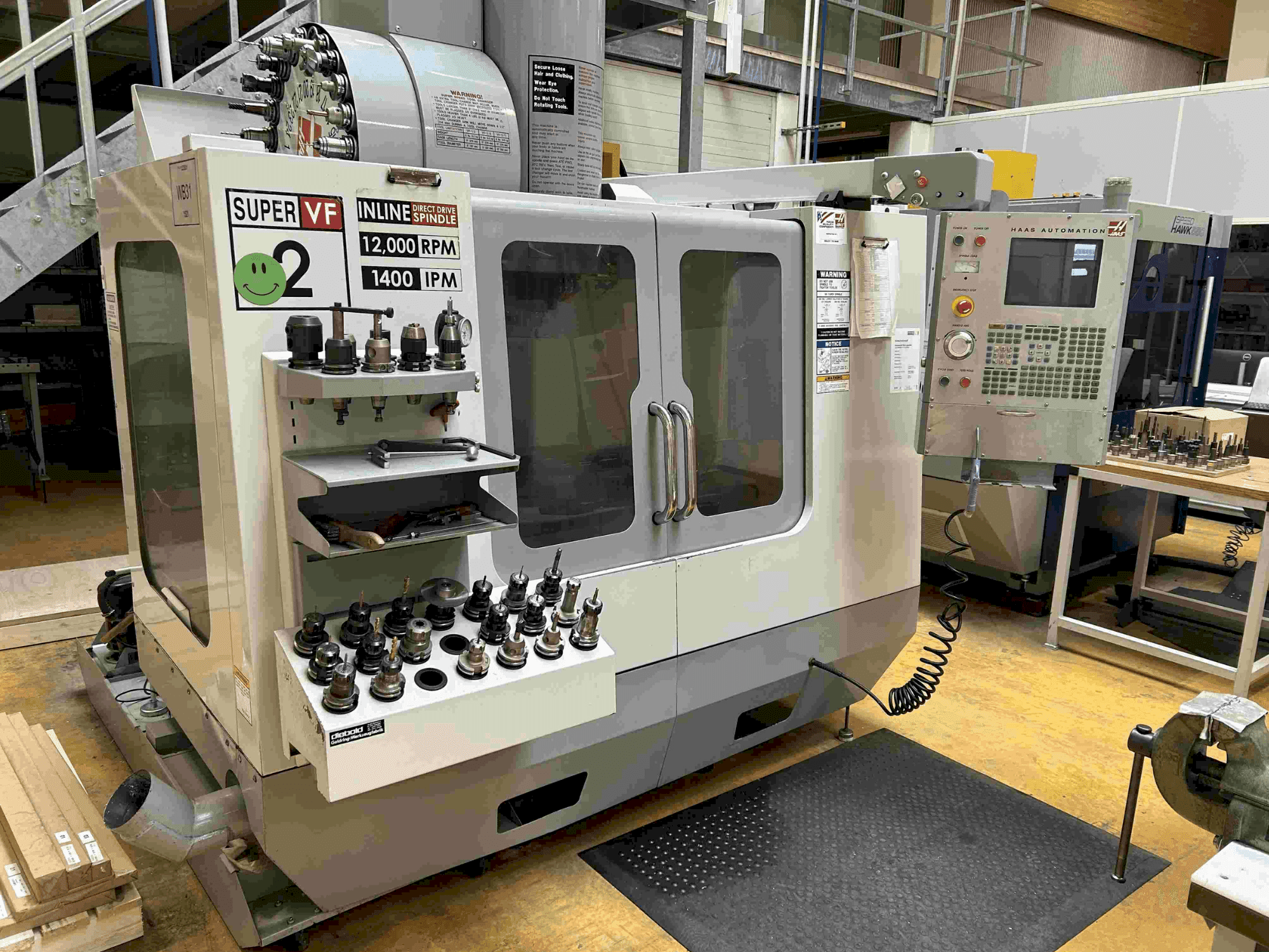 Frontansicht der HAAS VF-2SSHE  Maschine