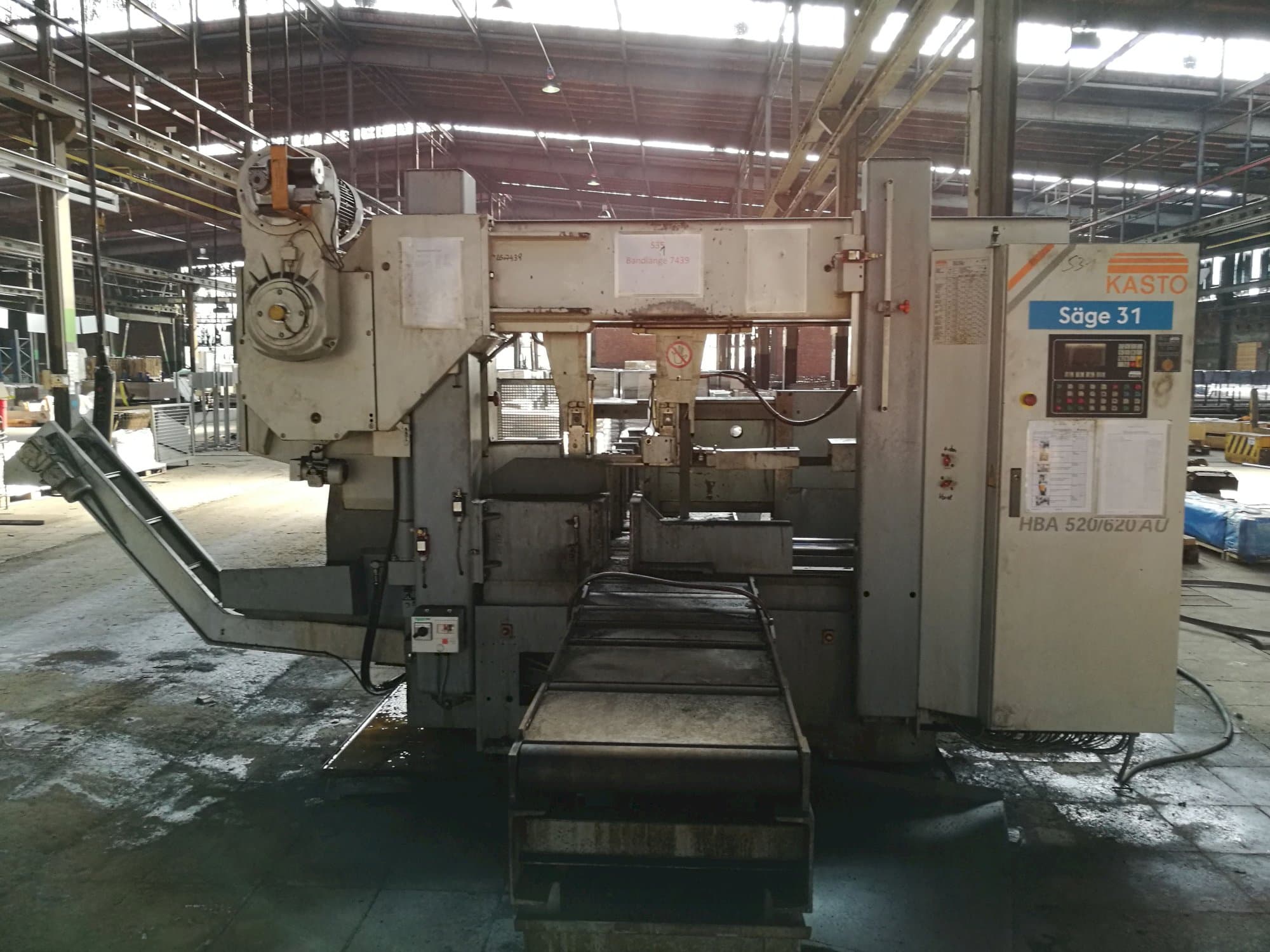 Frontansicht der KASTO HBA 520/620 AU Maschine