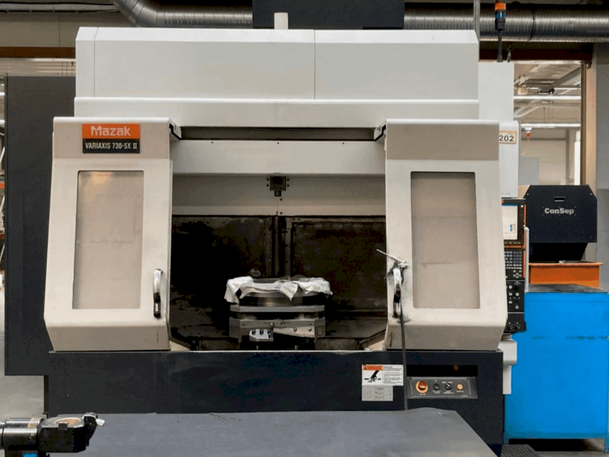 Frontansicht der Mazak VARIAXIS 730/5X II  Maschine