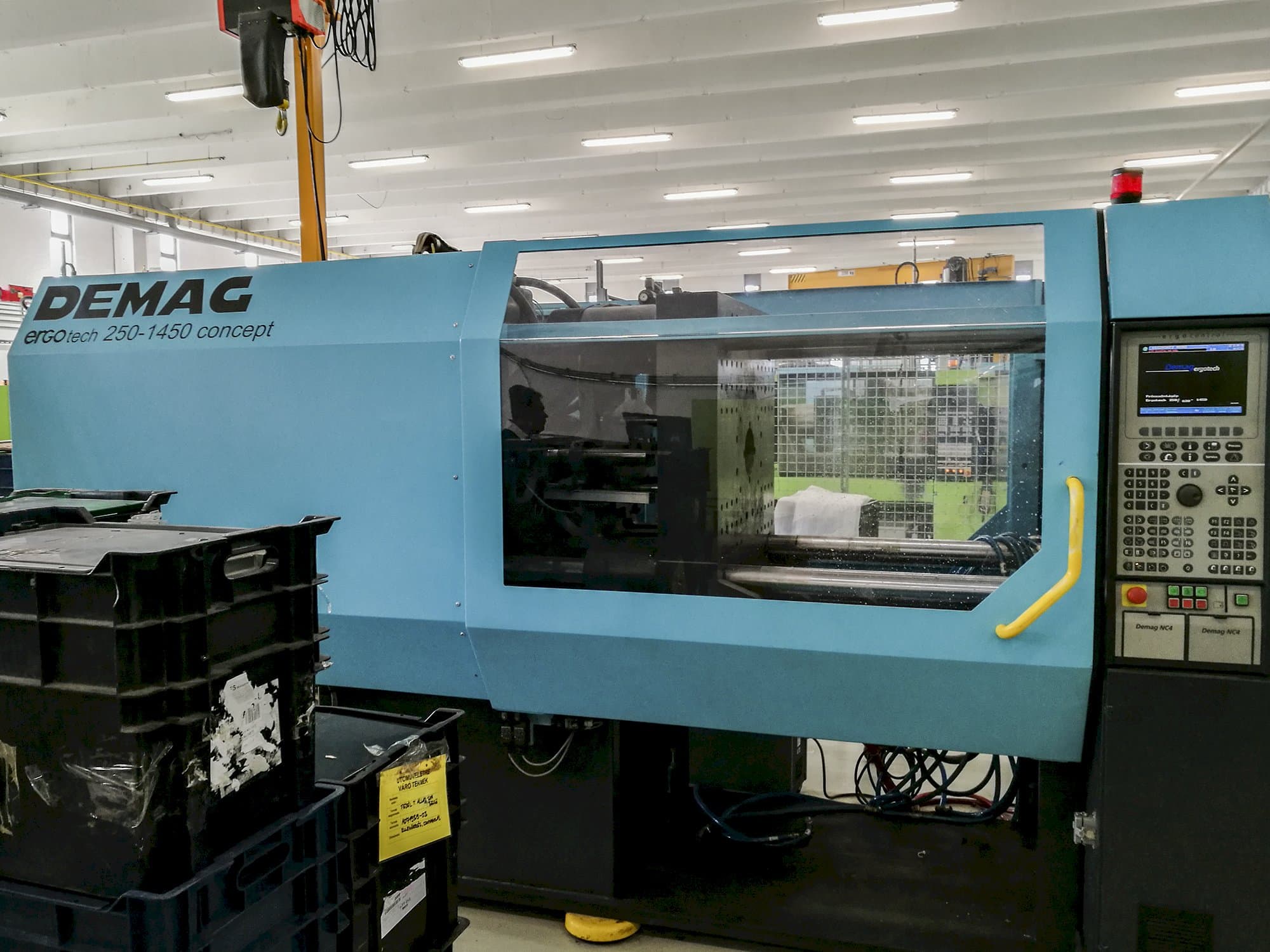 Frontansicht der DEMAG Ergotech concept 2500-1450 Maschine