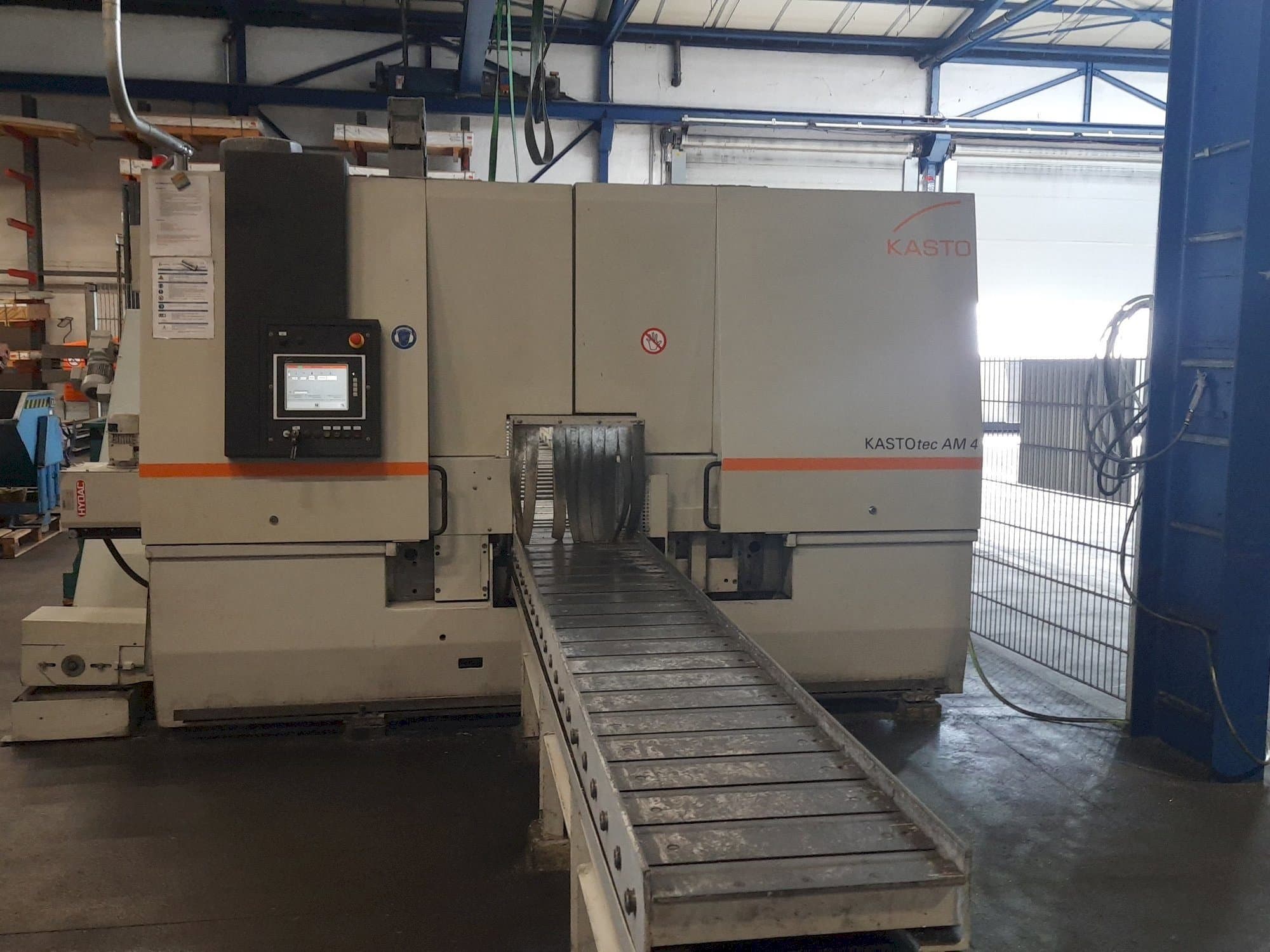 Frontansicht der KASTO tec AM 4  Maschine