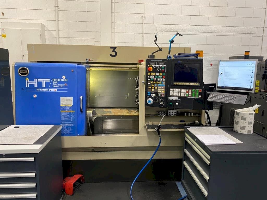 Frontansicht der HITACHI SEIKI Hi Tech 20R Maschine