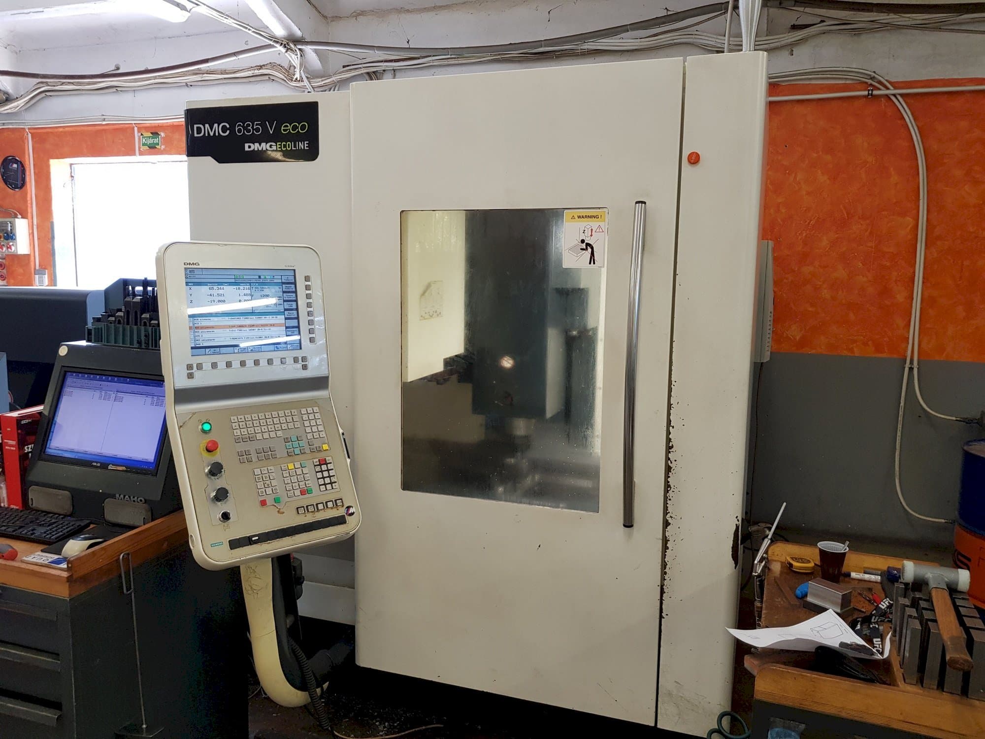 Frontansicht der DMG DMC 635 V eco  Maschine